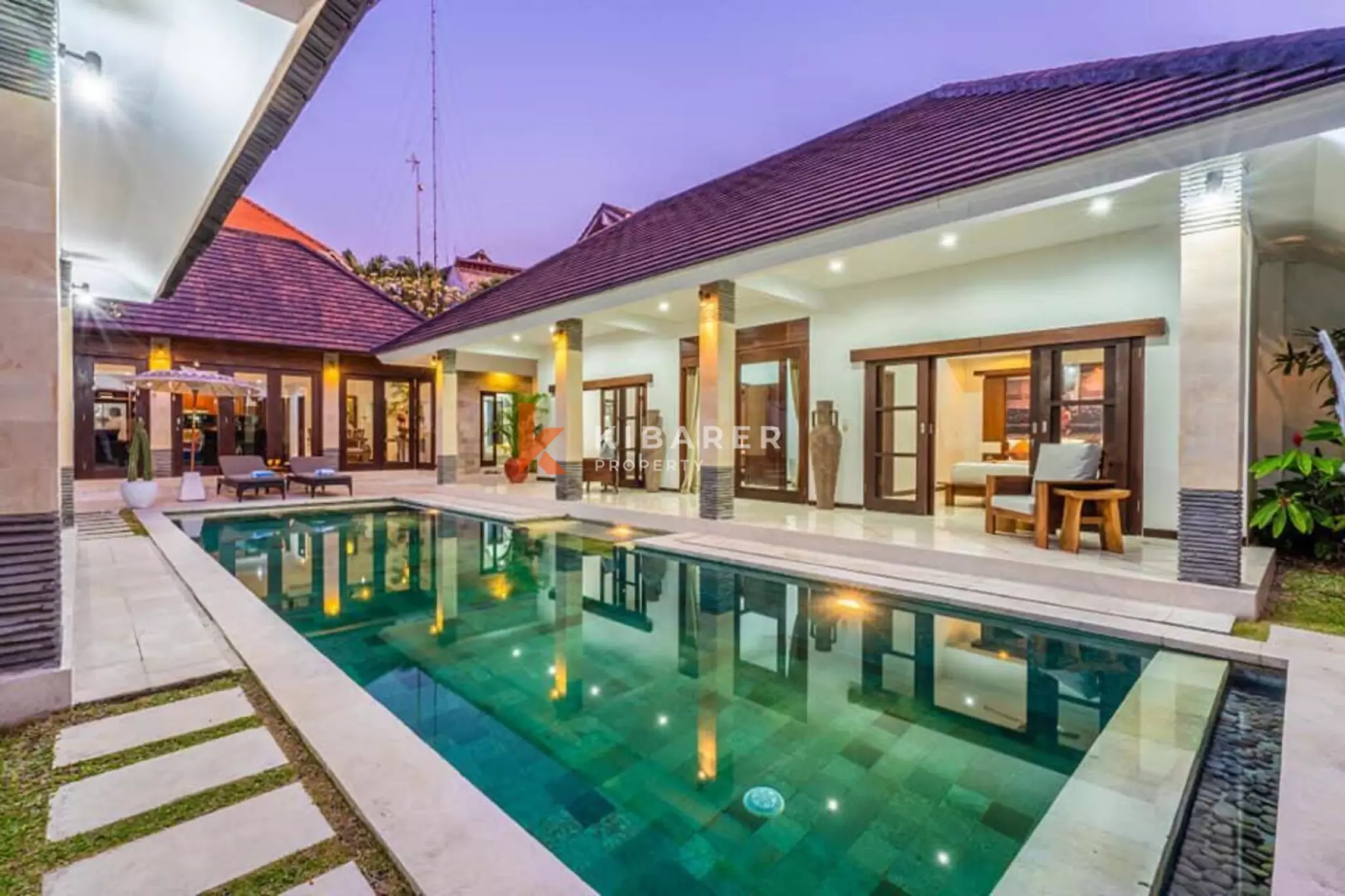 Villa Mewah dan Santai dengan Empat Kamar Tidur dan Ruang Kerja di Berawa - Canggu