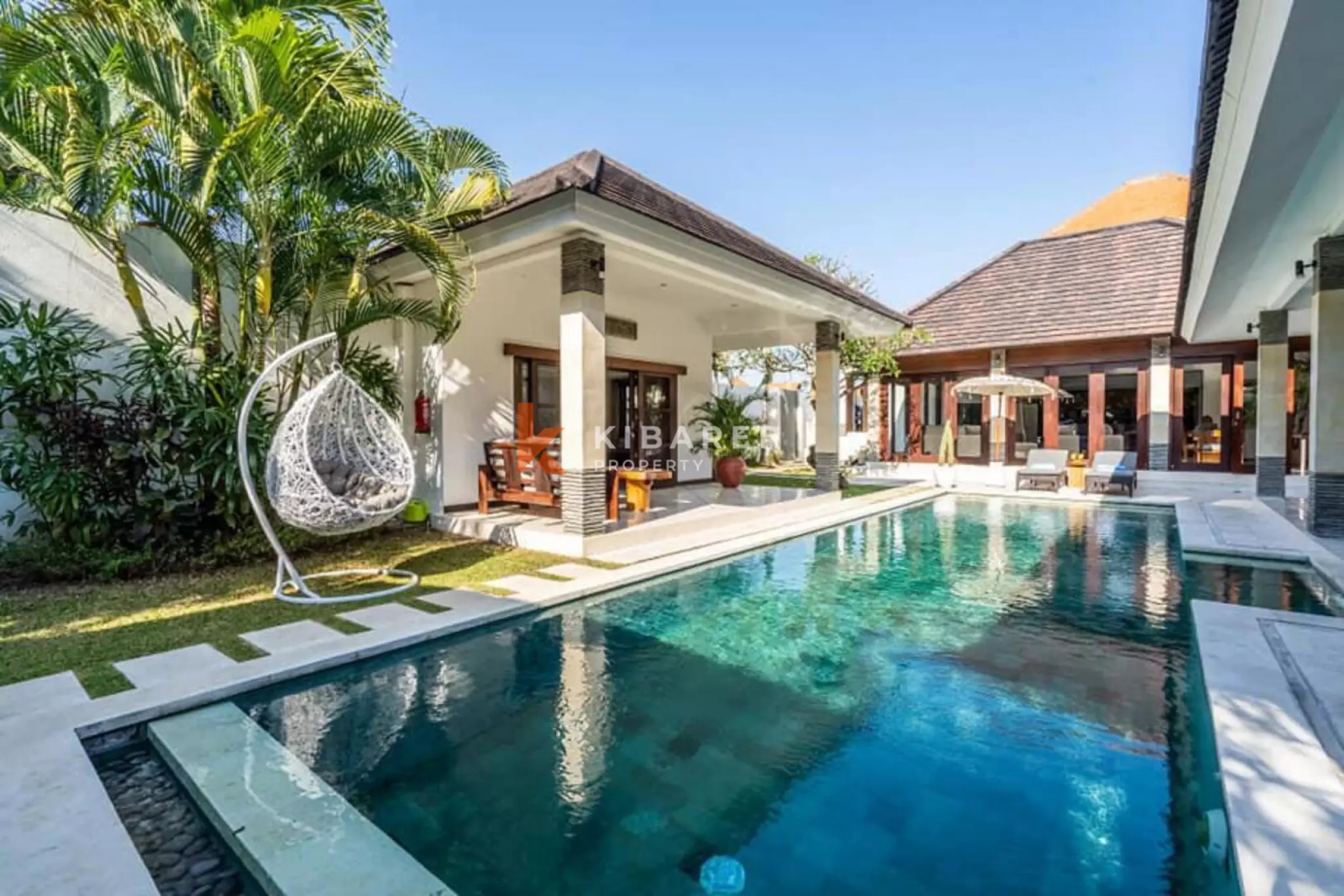 Villa Mewah dan Santai dengan Empat Kamar Tidur dan Ruang Kerja di Berawa - Canggu