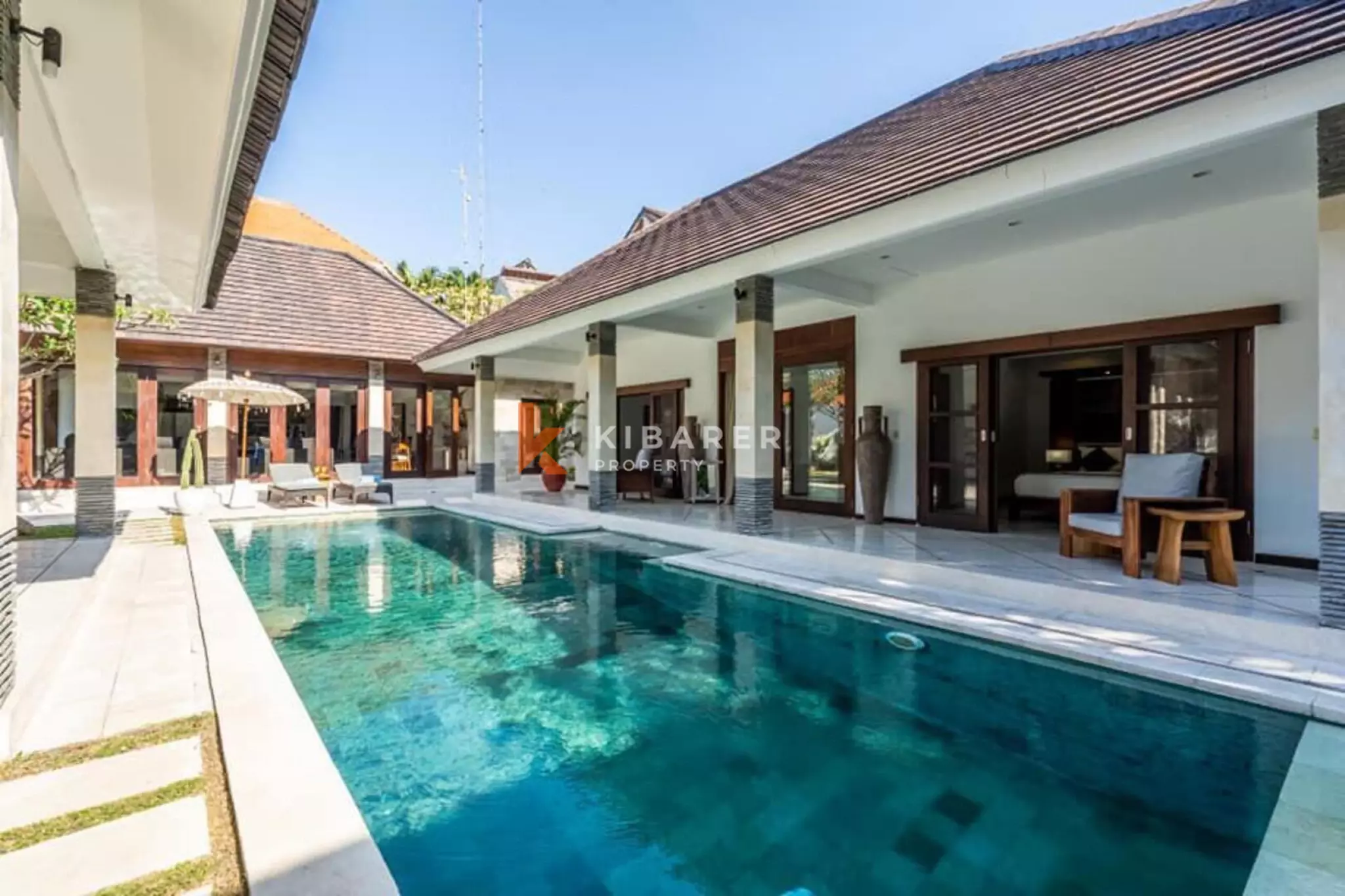 Villa Mewah dan Santai dengan Empat Kamar Tidur dan Ruang Kerja di Berawa - Canggu