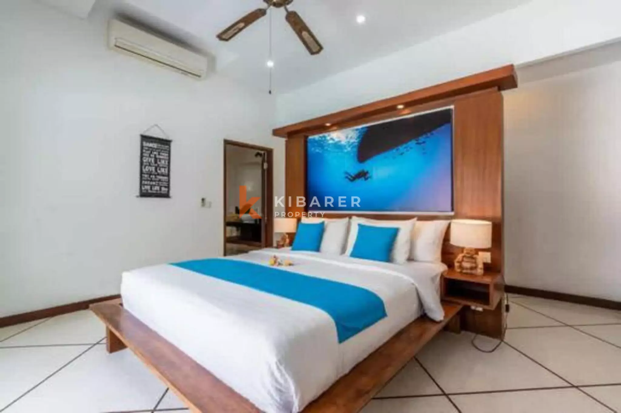 Villa Mewah dan Santai dengan Empat Kamar Tidur dan Ruang Kerja di Berawa - Canggu