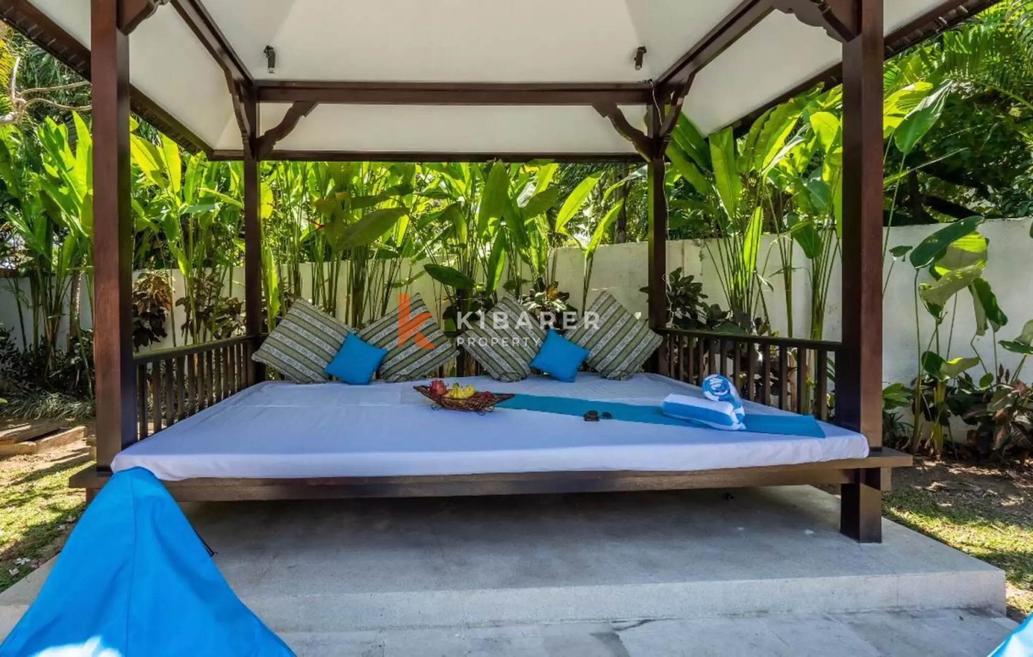 Villa Mewah dan Santai dengan Empat Kamar Tidur dan Ruang Kerja di Berawa - Canggu