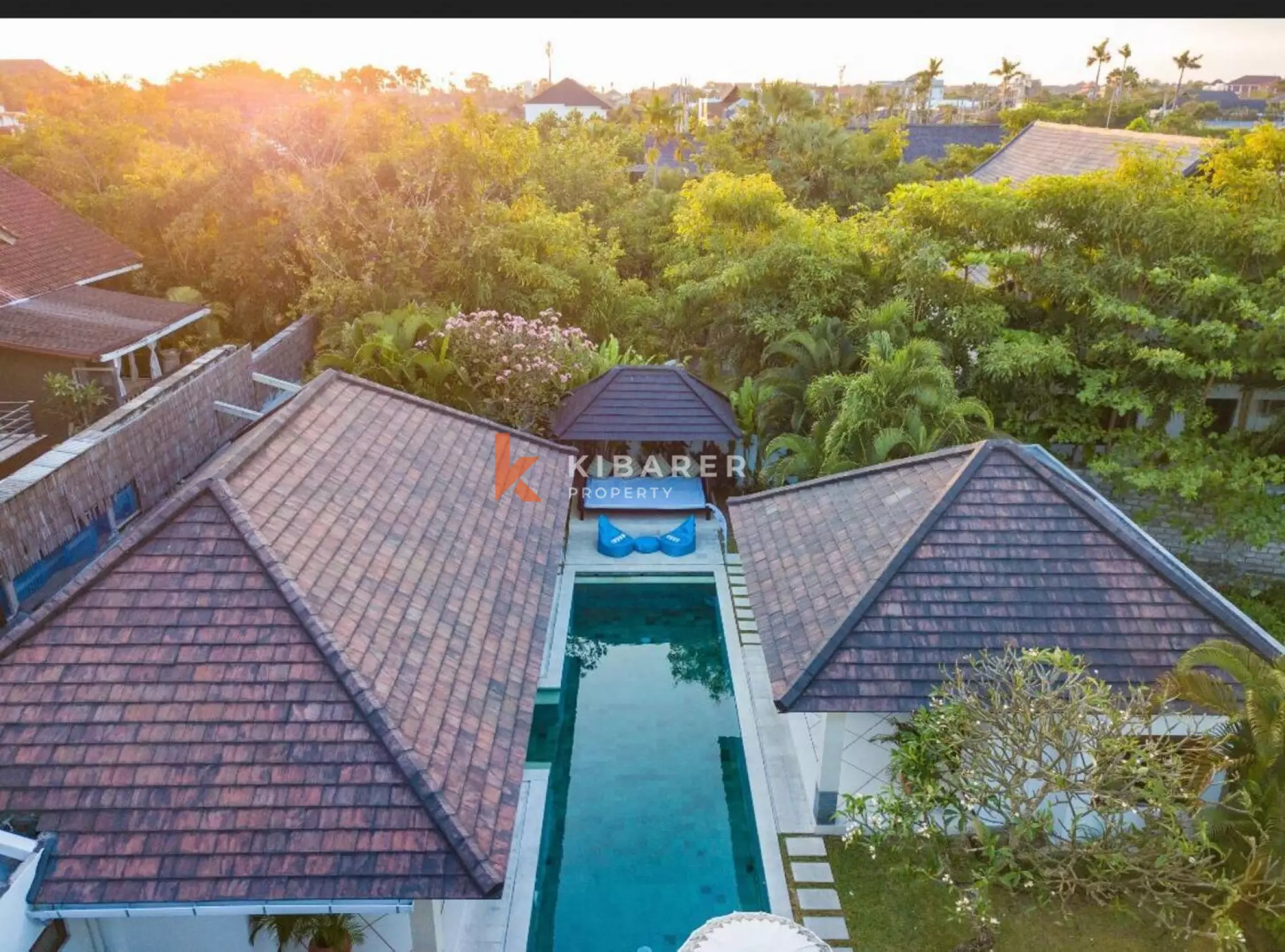 Villa Mewah dan Santai dengan Empat Kamar Tidur dan Ruang Kerja di Berawa - Canggu