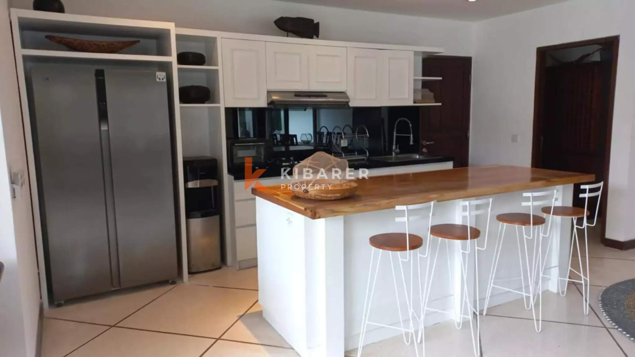 Villa Mewah dan Santai dengan Empat Kamar Tidur dan Ruang Kerja di Berawa - Canggu