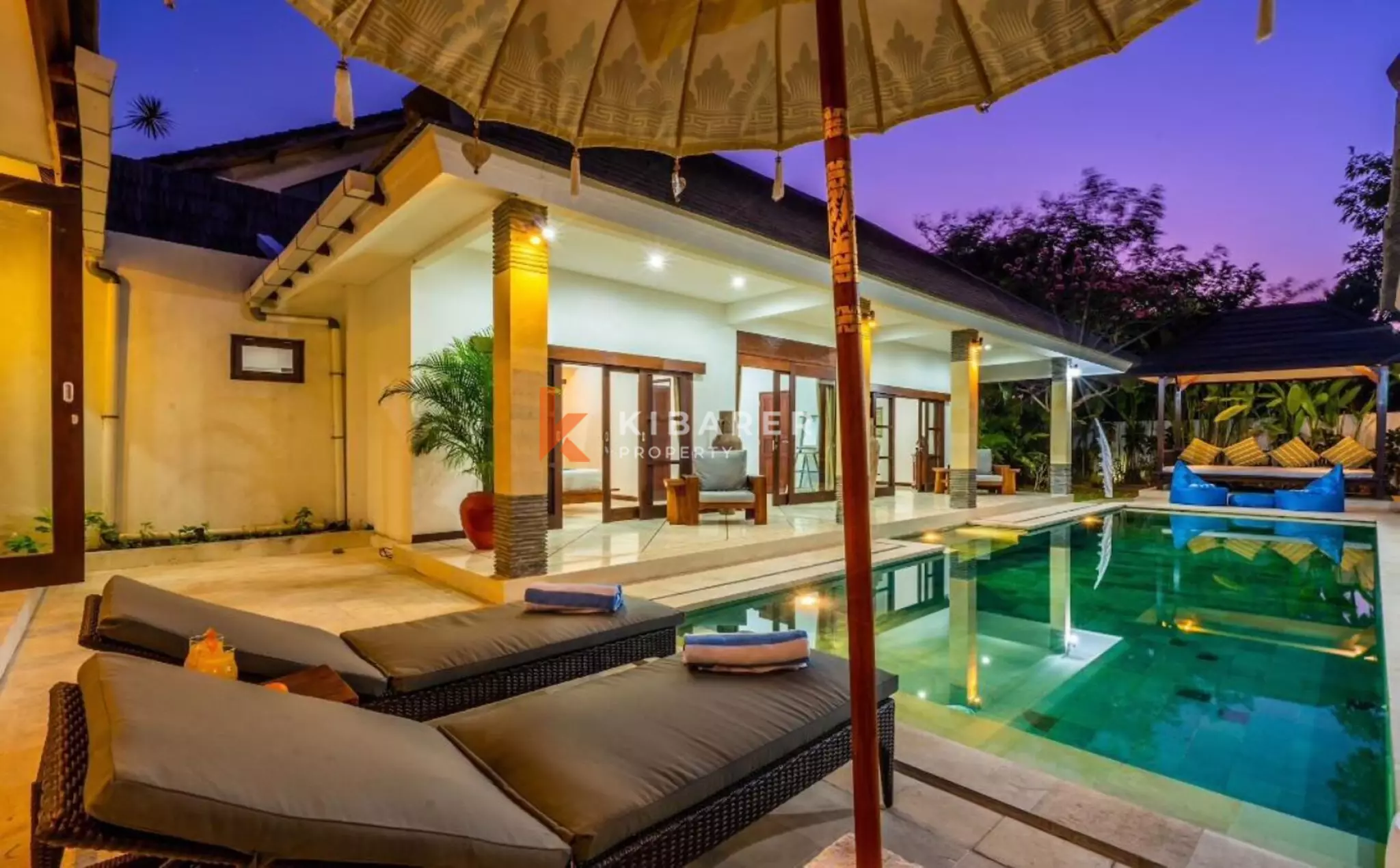 Villa Mewah dan Santai dengan Empat Kamar Tidur dan Ruang Kerja di Berawa - Canggu