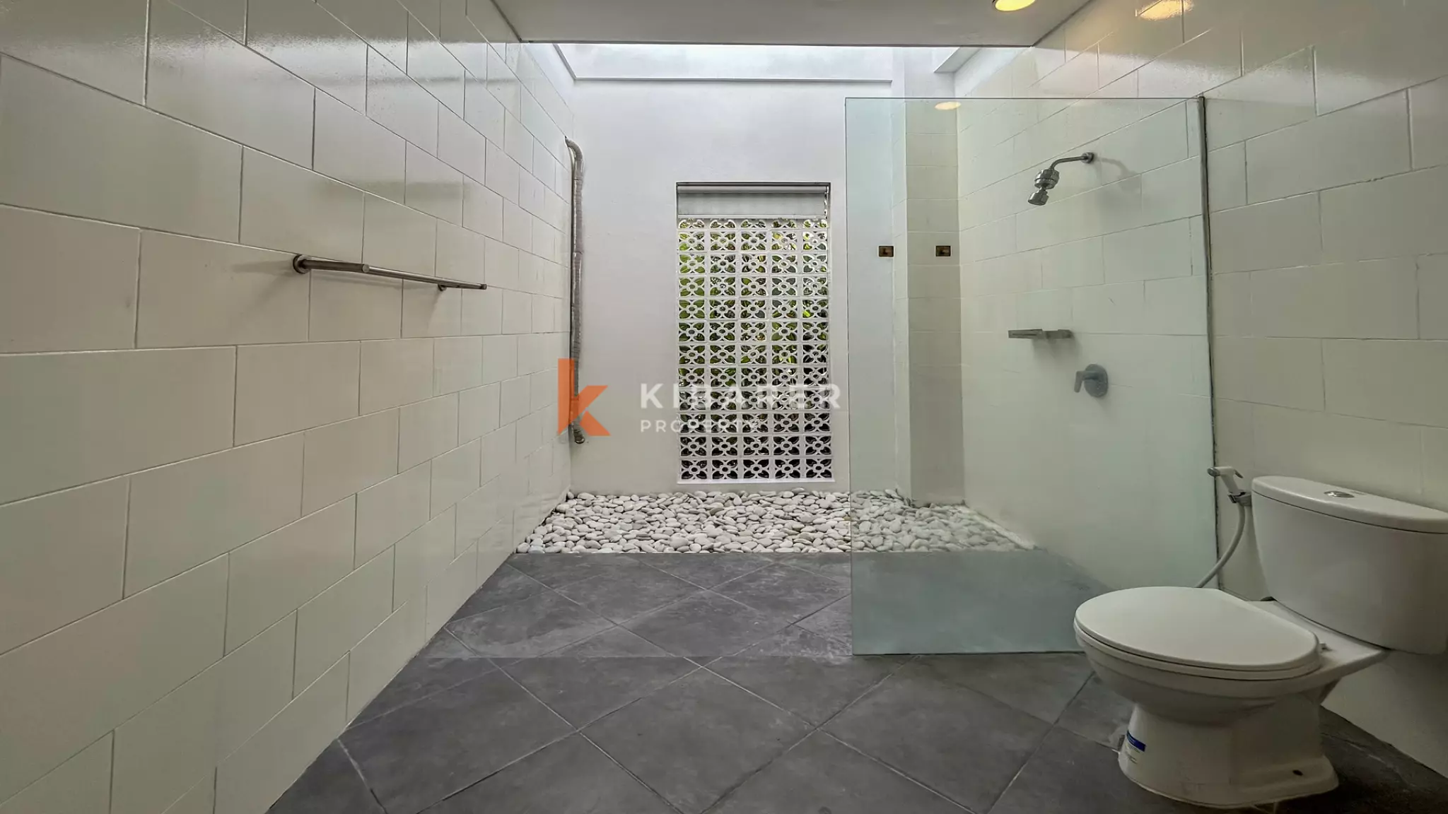 Comfortable Three-Bedroom Villa with Enclosed Living in Berawa