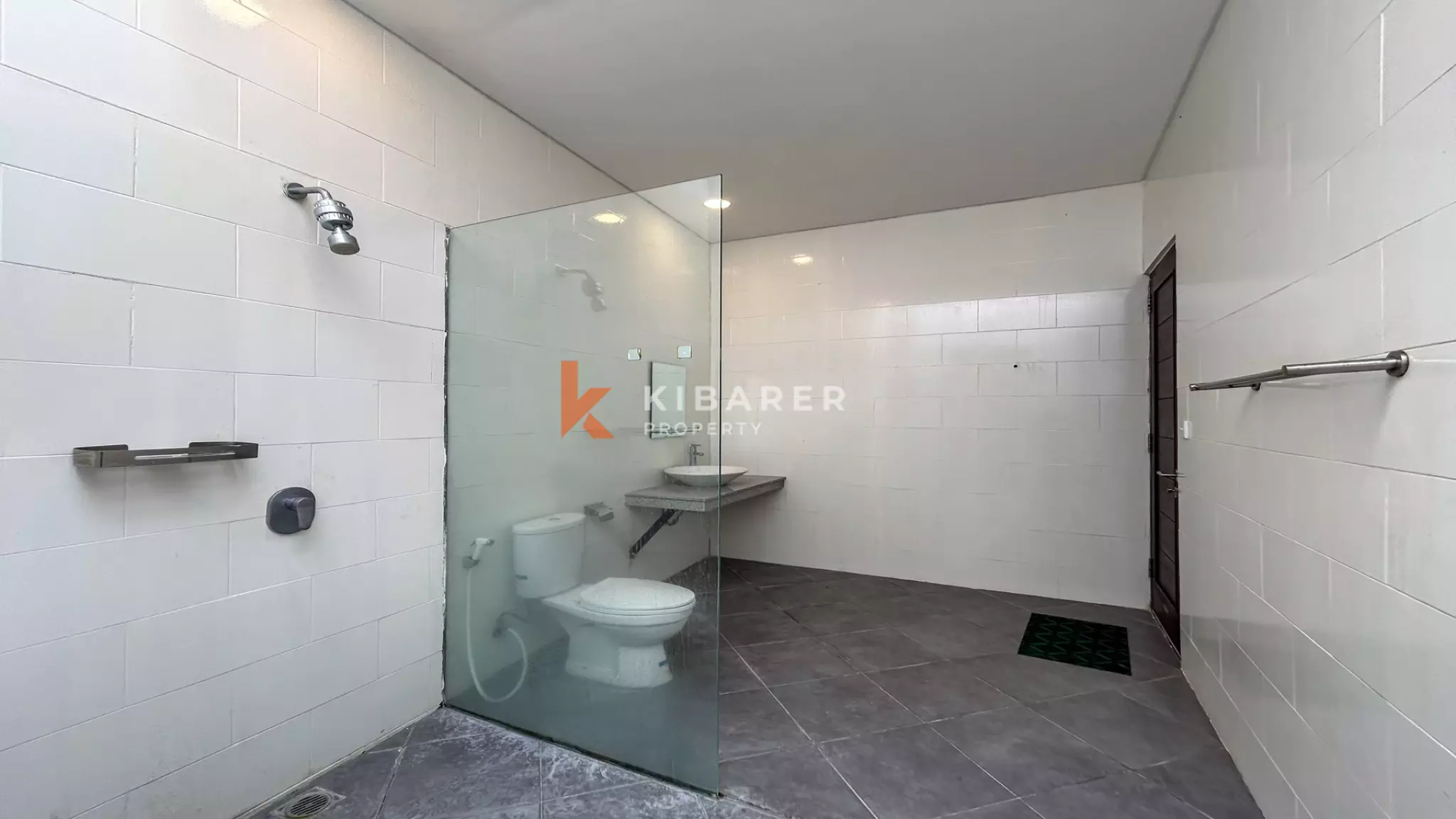 Comfortable Three-Bedroom Villa with Enclosed Living in Berawa