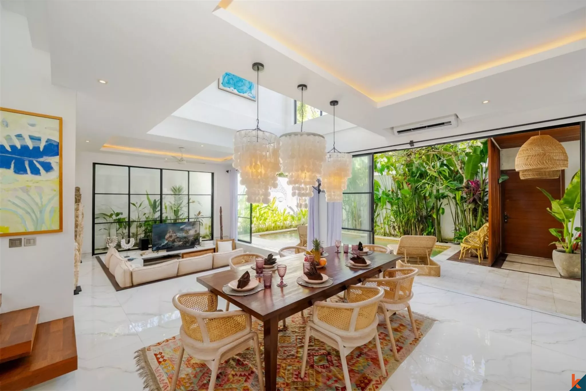 Villa Modern Menawan dengan Tiga Kamar Tidur untuk Disewakan di Kerobokan - Seminyak