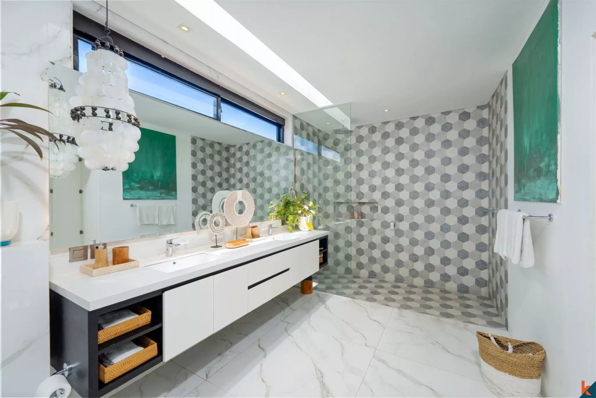 Villa Modern Menawan dengan Tiga Kamar Tidur untuk Disewakan di Kerobokan - Seminyak