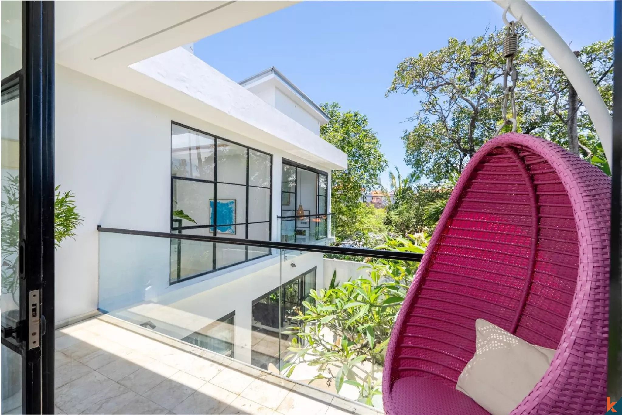 Villa Modern Menawan dengan Tiga Kamar Tidur untuk Disewakan di Kerobokan - Seminyak