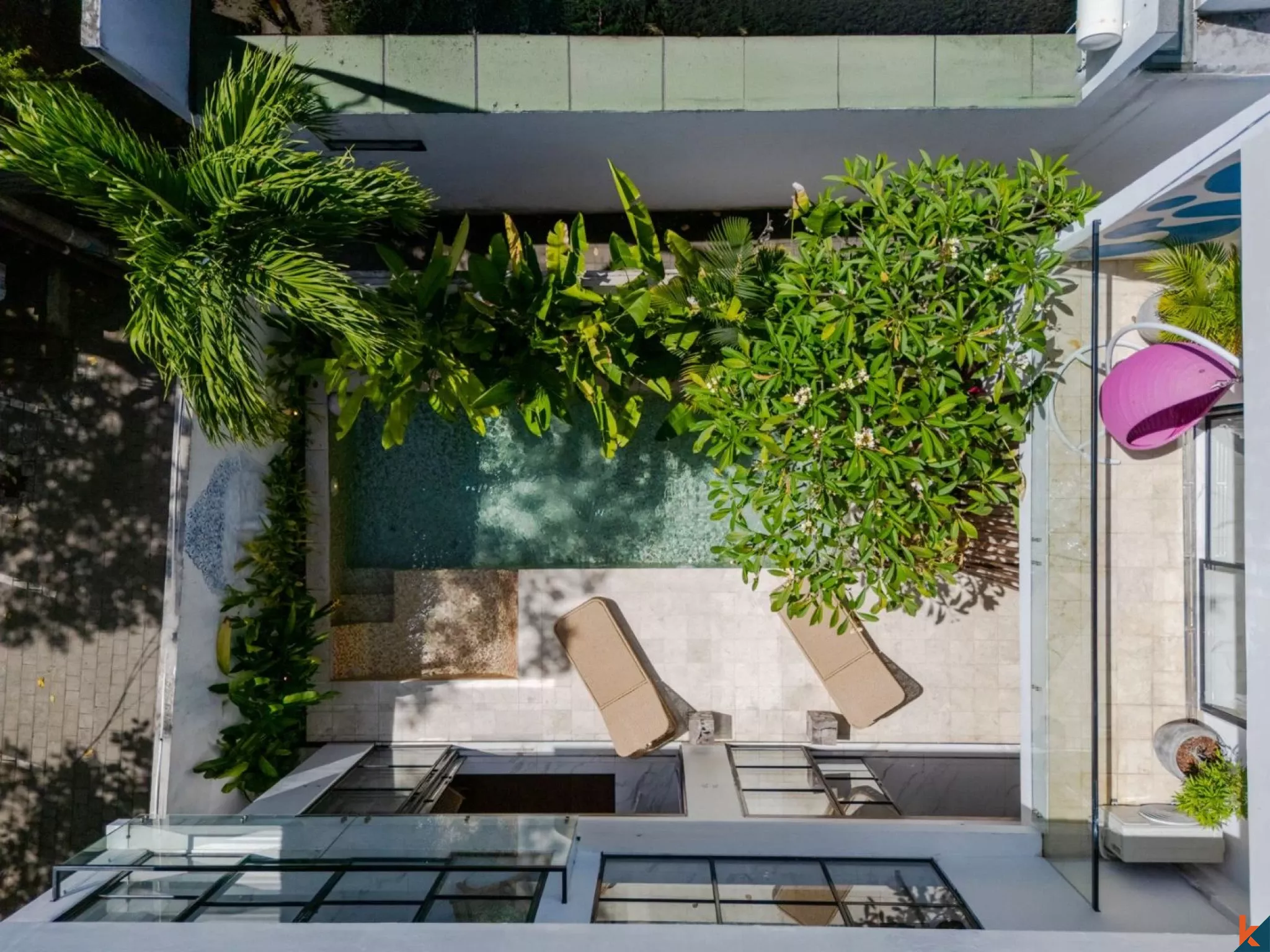 Villa Modern Menawan dengan Tiga Kamar Tidur untuk Disewakan di Kerobokan - Seminyak