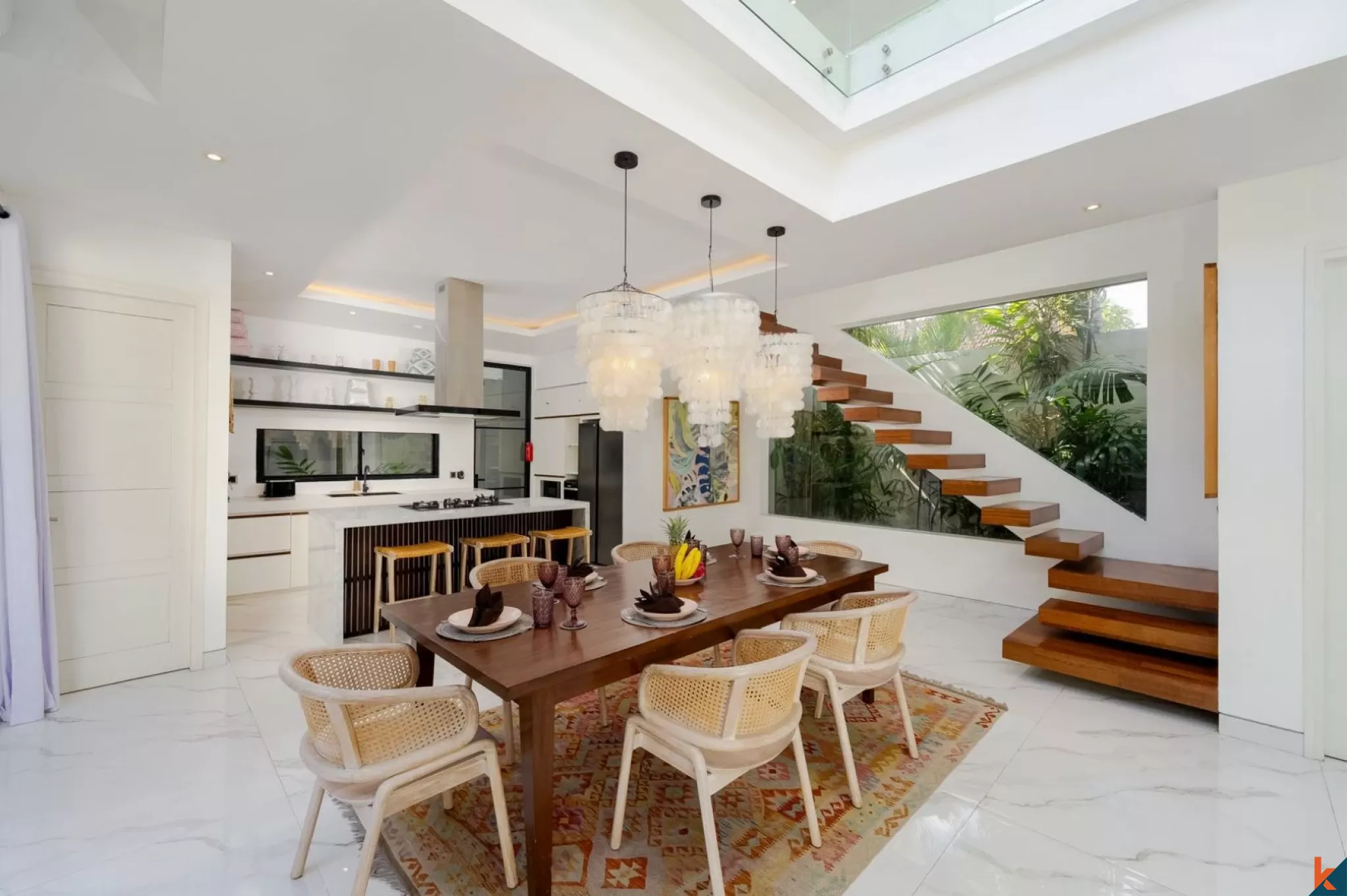 Villa Modern Menawan dengan Tiga Kamar Tidur untuk Disewakan di Kerobokan - Seminyak