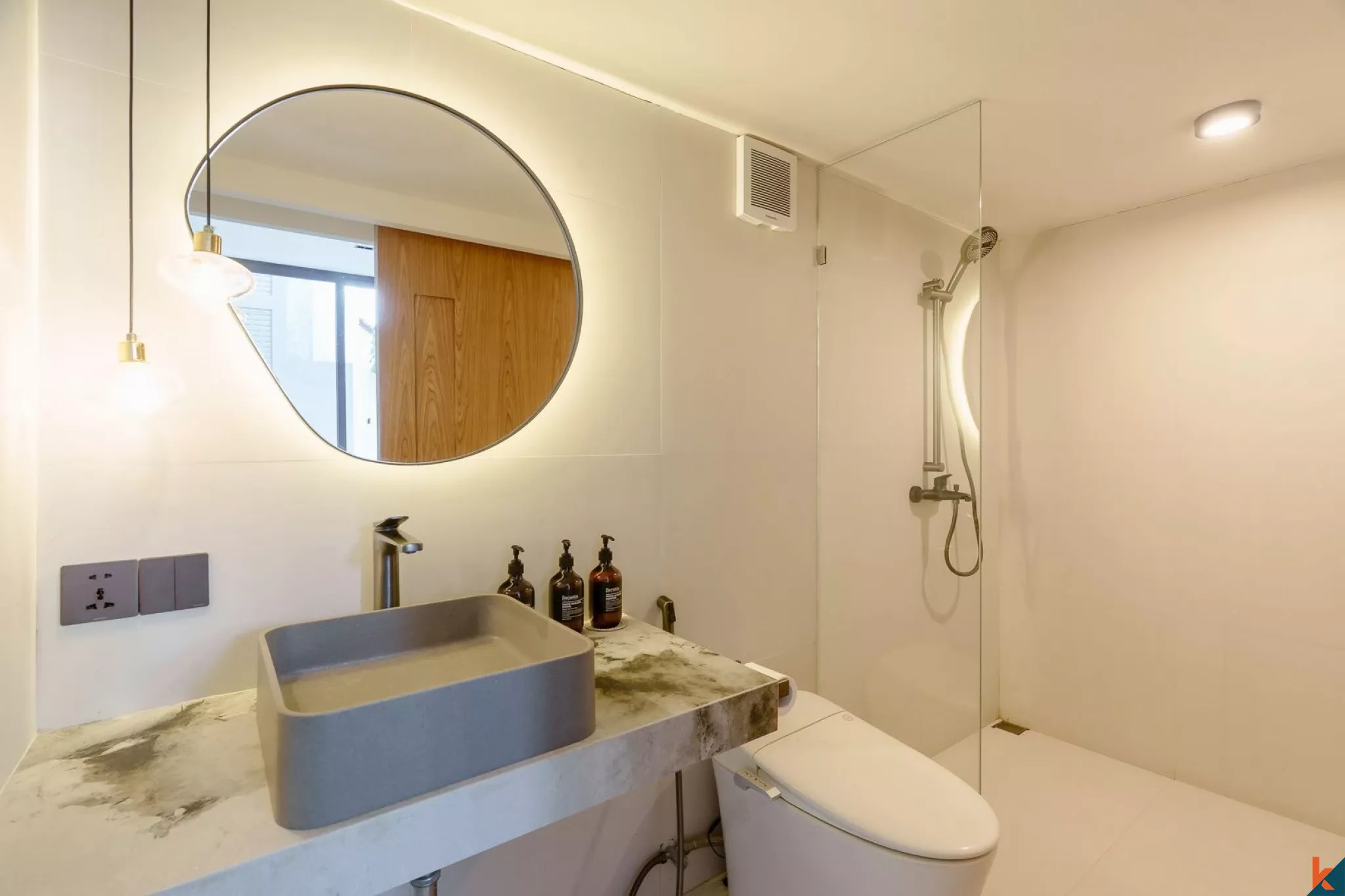 Luxury Modern Four Bedroom Leasehold Villa in Seminyak