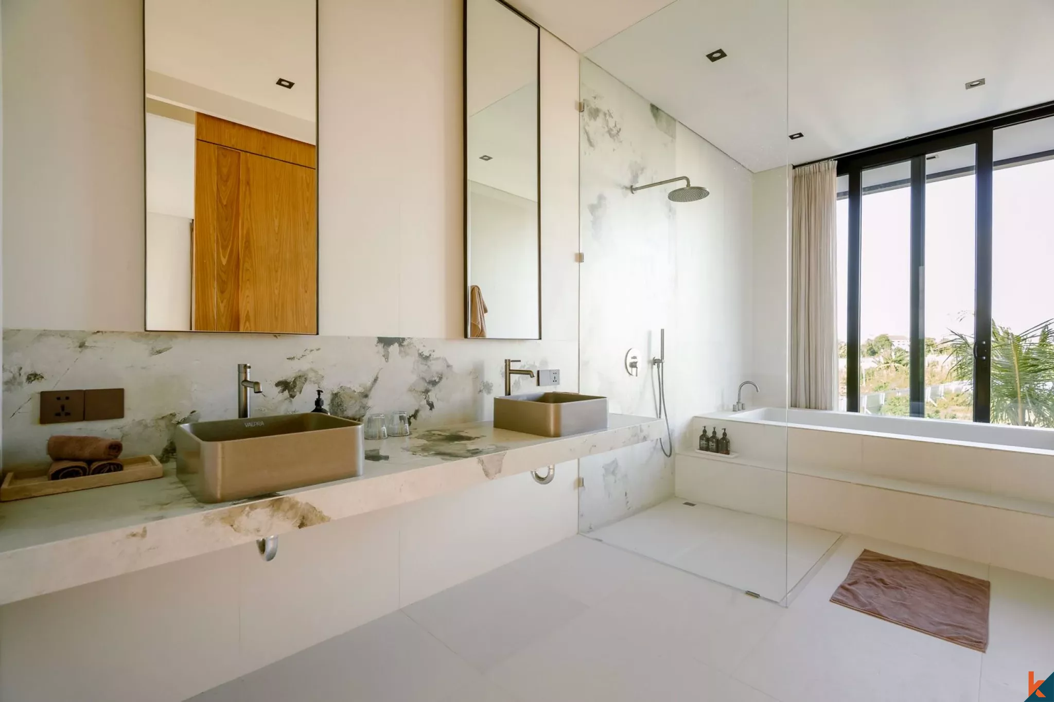 Luxury Modern Four Bedroom Leasehold Villa in Seminyak