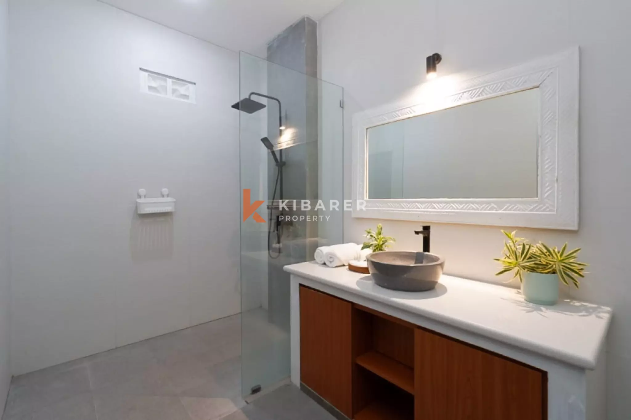 Vila Tiga Kamar Tidur dengan Perabotan Lengkap dan Rooftop di Padonan