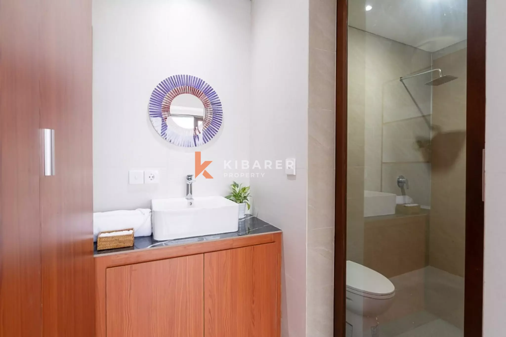 Vila Tiga Kamar Tidur dengan Perabotan Lengkap dan Rooftop di Padonan