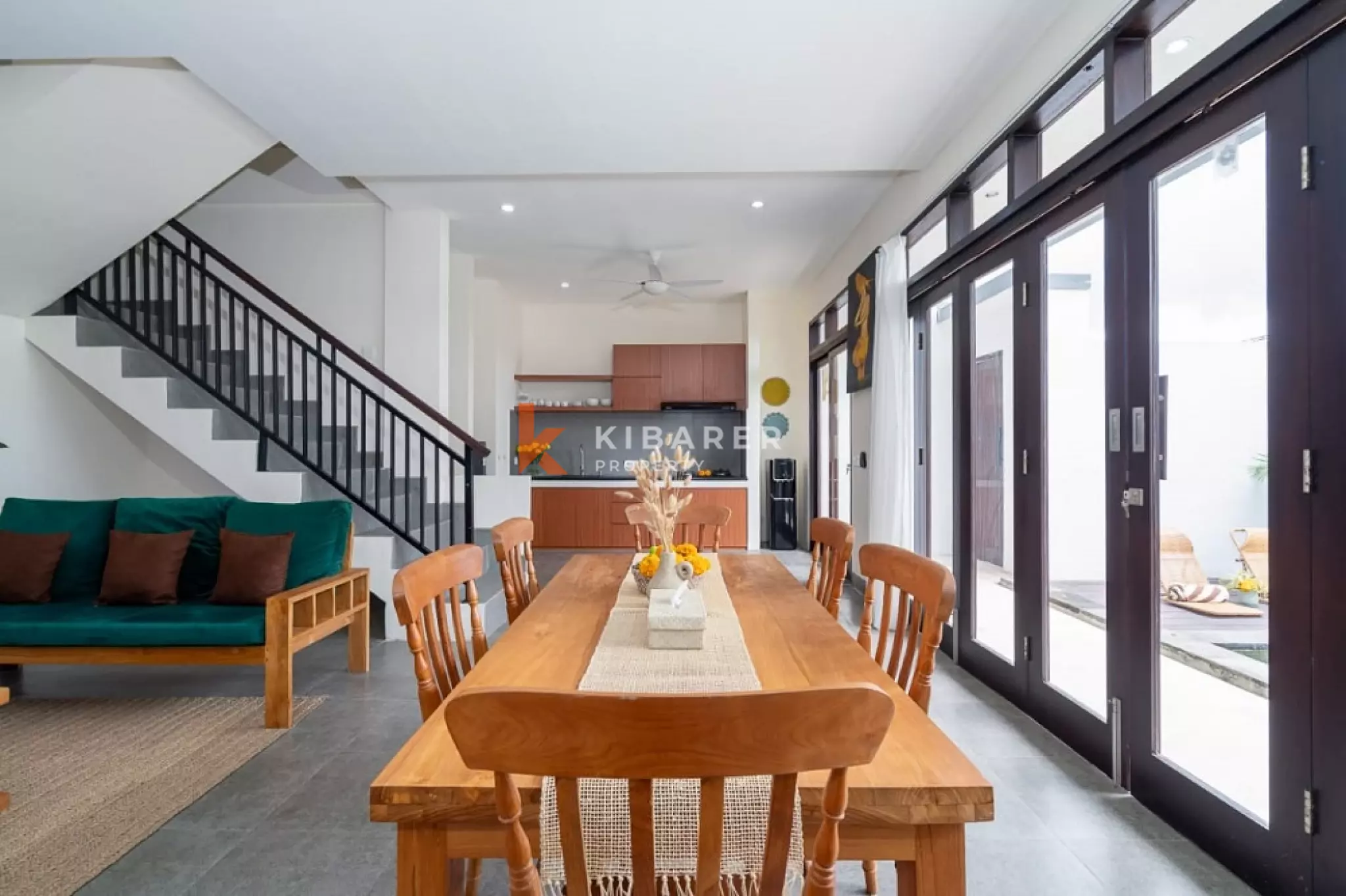 Vila Tiga Kamar Tidur dengan Perabotan Lengkap dan Rooftop di Padonan