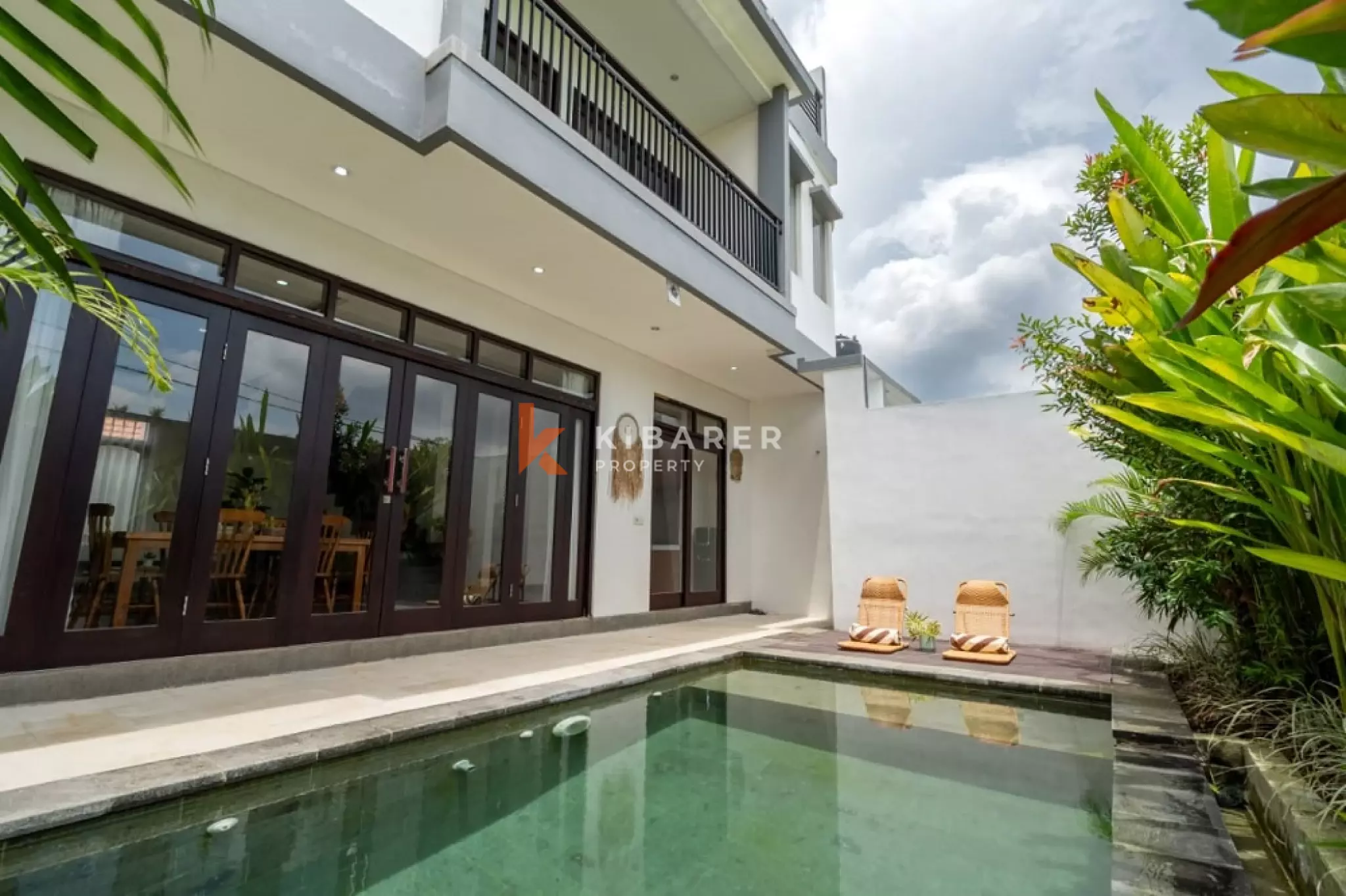 Vila Tiga Kamar Tidur dengan Perabotan Lengkap dan Rooftop di Padonan