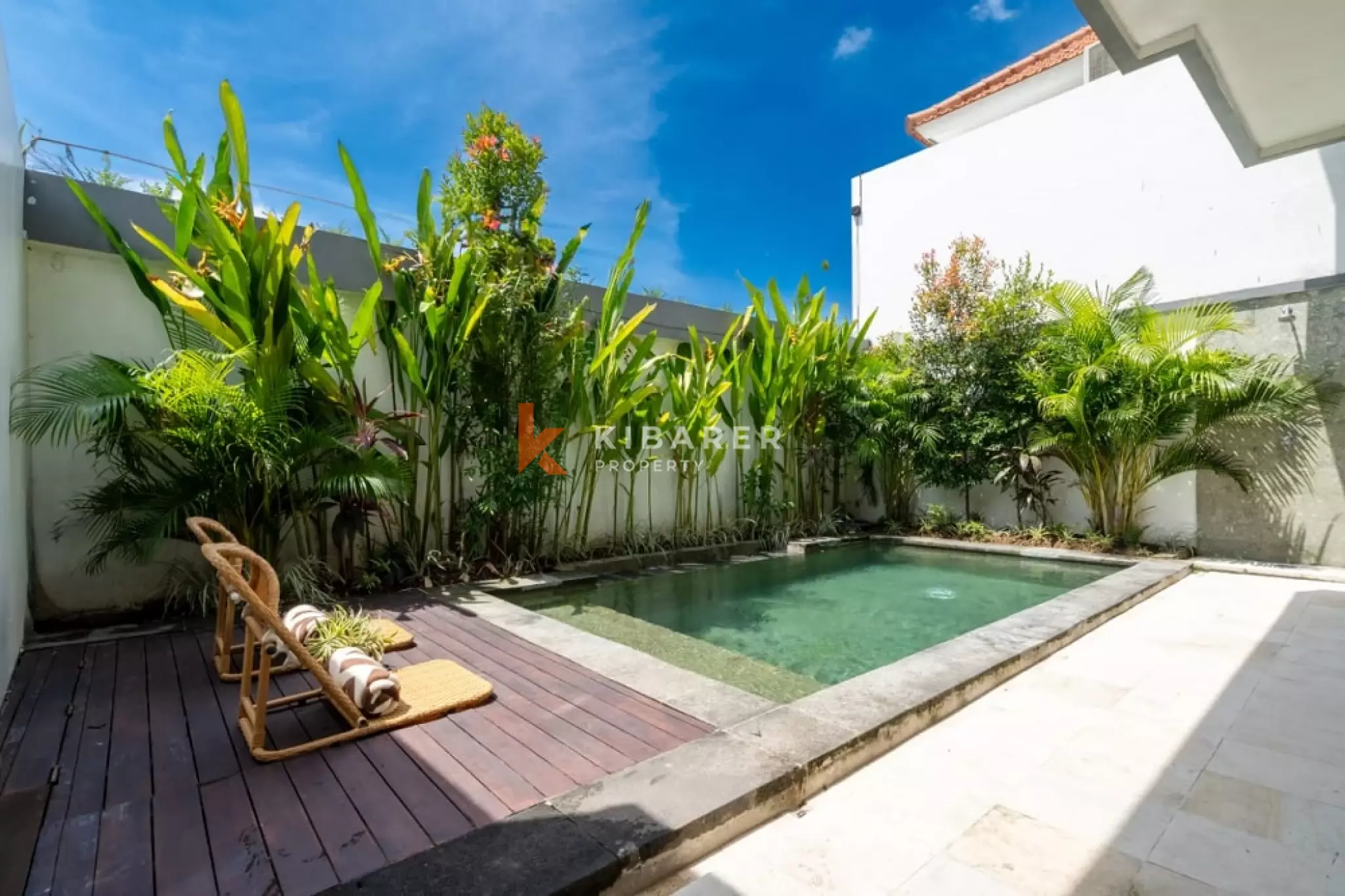 Vila Tiga Kamar Tidur dengan Perabotan Lengkap dan Rooftop di Padonan