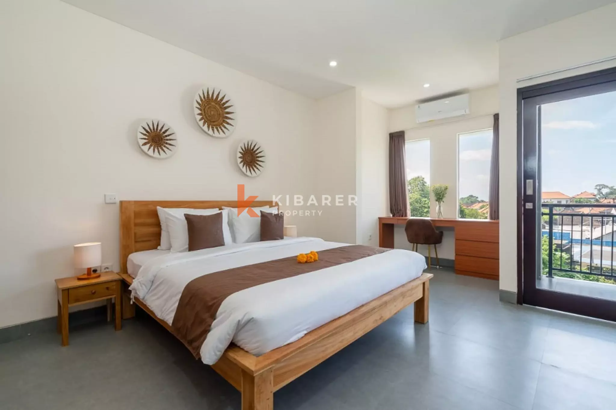 Vila Tiga Kamar Tidur dengan Perabotan Lengkap dan Rooftop di Padonan