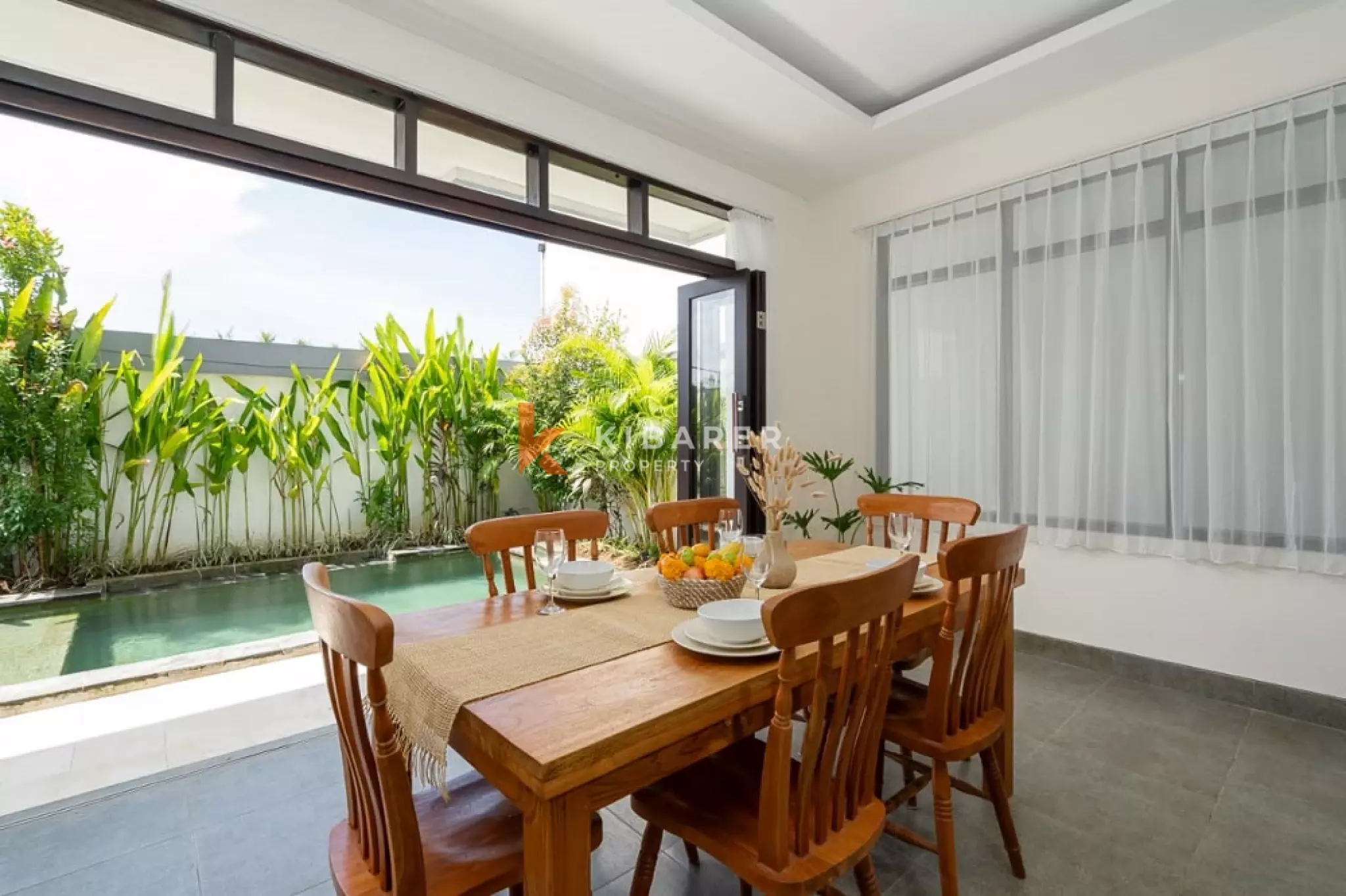 Vila Tiga Kamar Tidur dengan Perabotan Lengkap dan Rooftop di Padonan