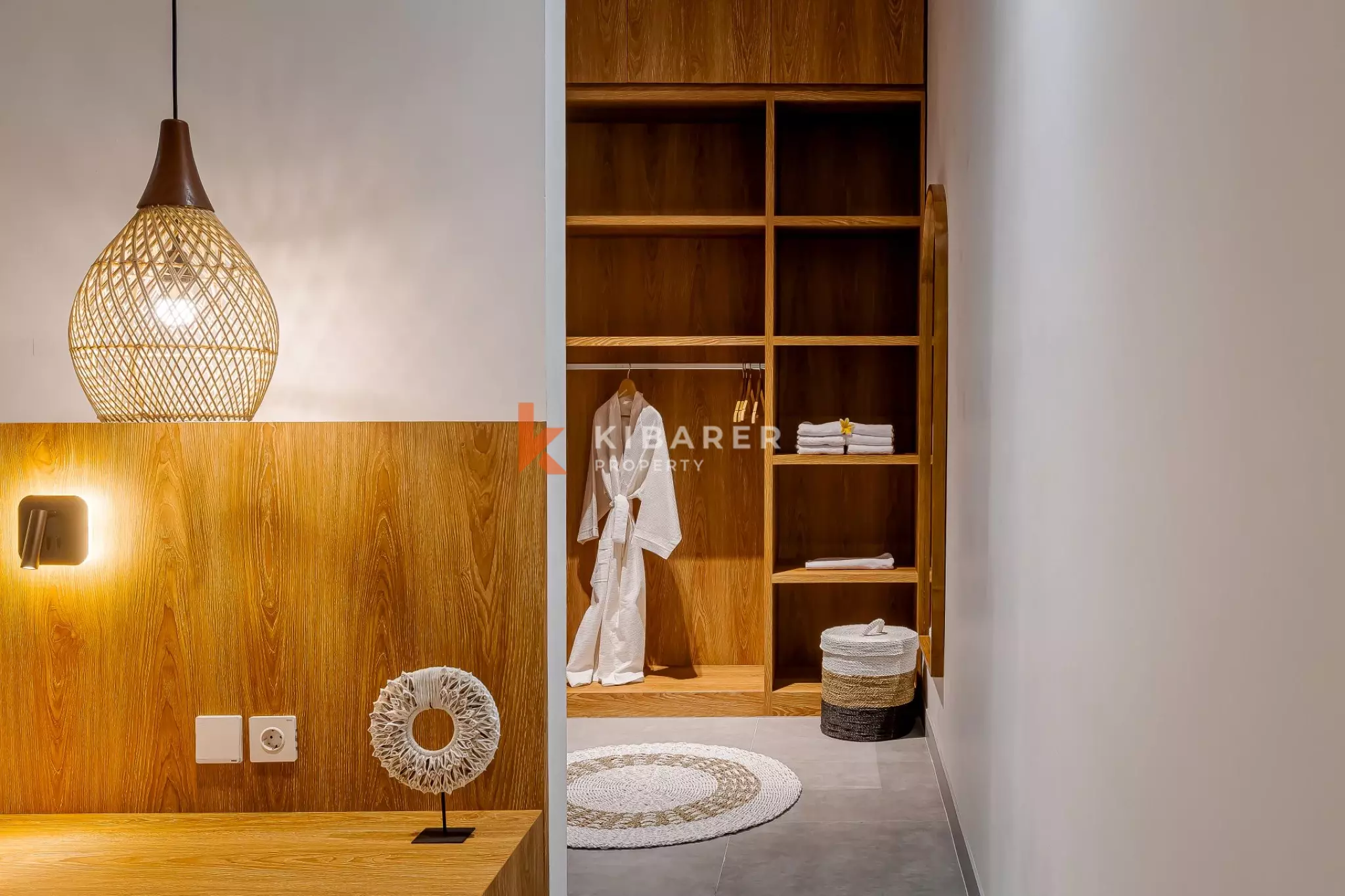 Villa Tiga Kamar Tidur Modern dan Segar di Jantung Canggu