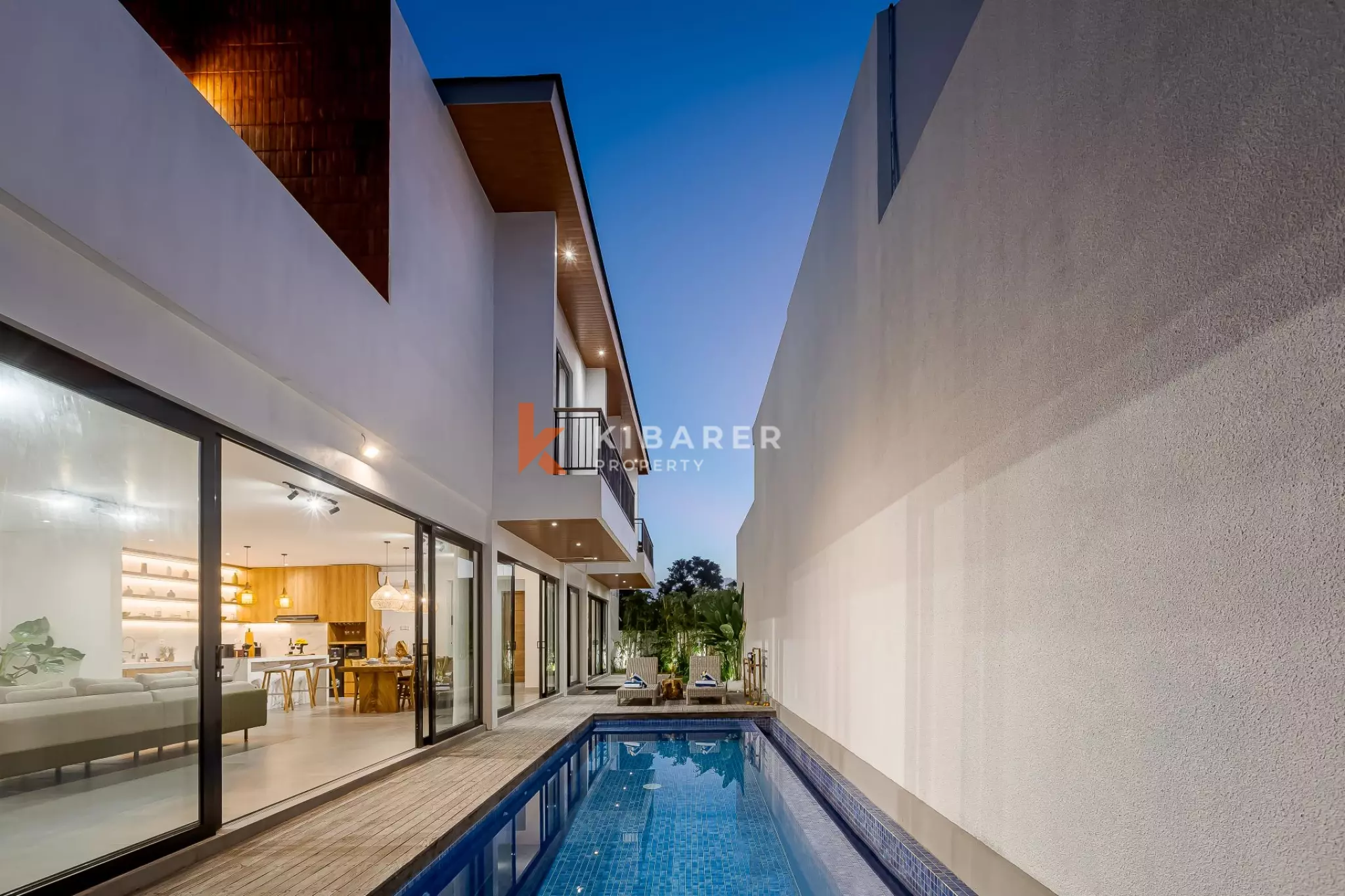 Villa Tiga Kamar Tidur Modern dan Segar di Jantung Canggu