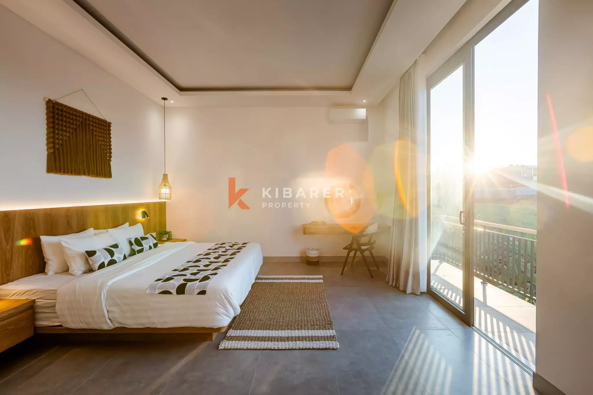 Villa Tiga Kamar Tidur Modern dan Segar di Jantung Canggu