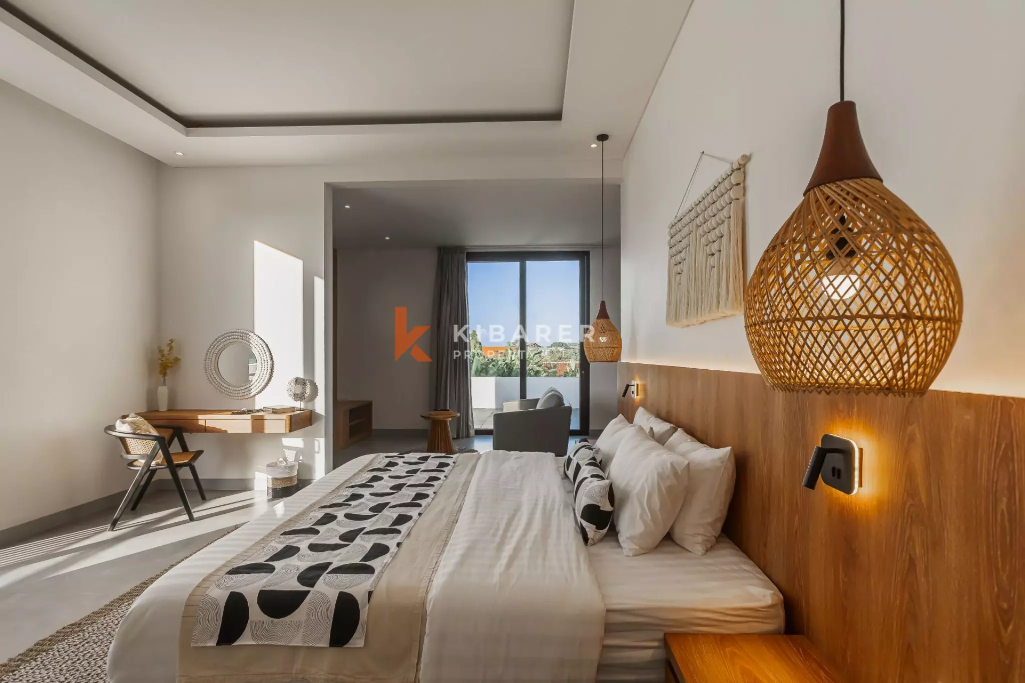 Villa Tiga Kamar Tidur Modern dan Segar di Jantung Canggu