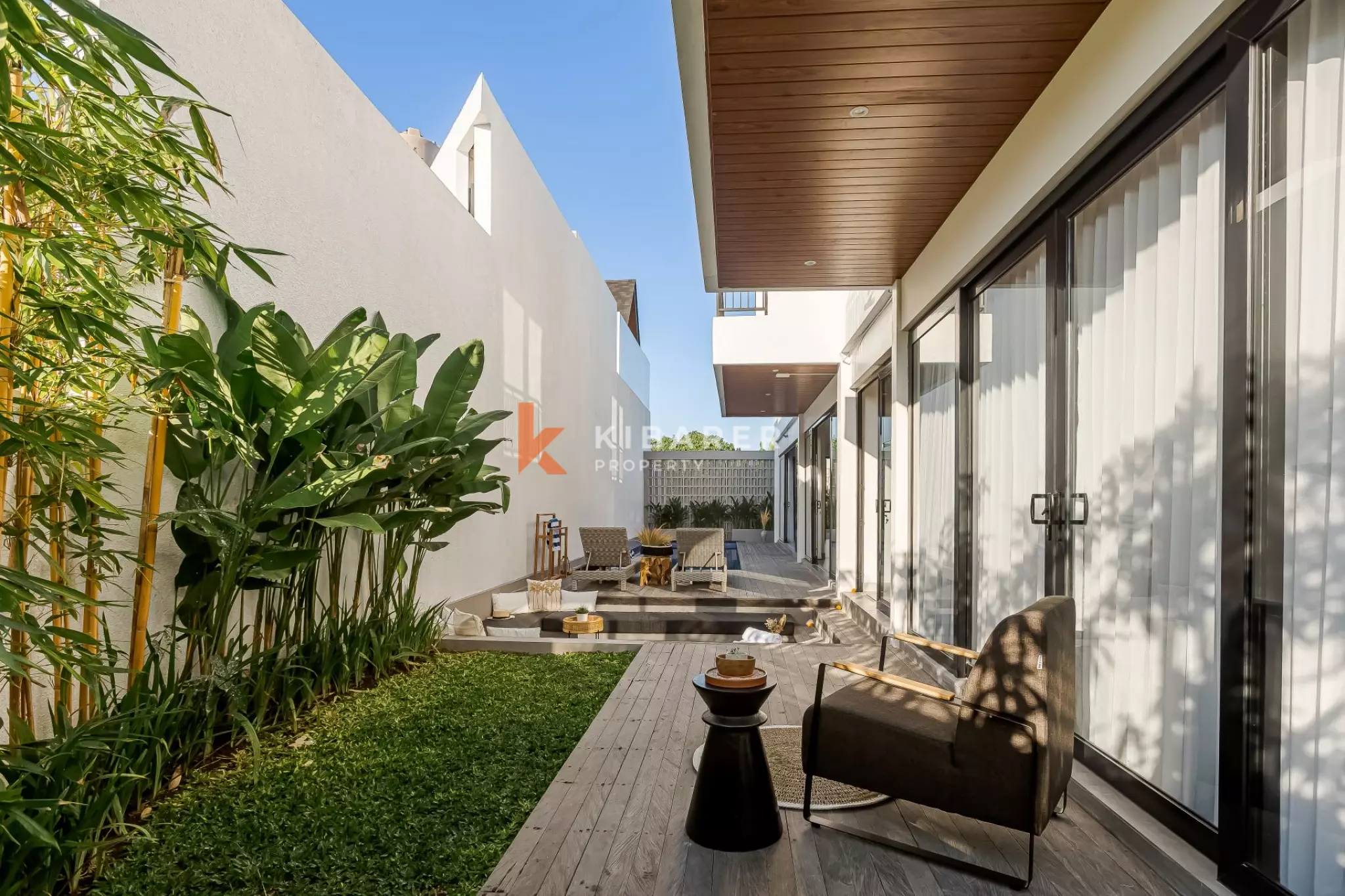 Villa Tiga Kamar Tidur Modern dan Segar di Jantung Canggu