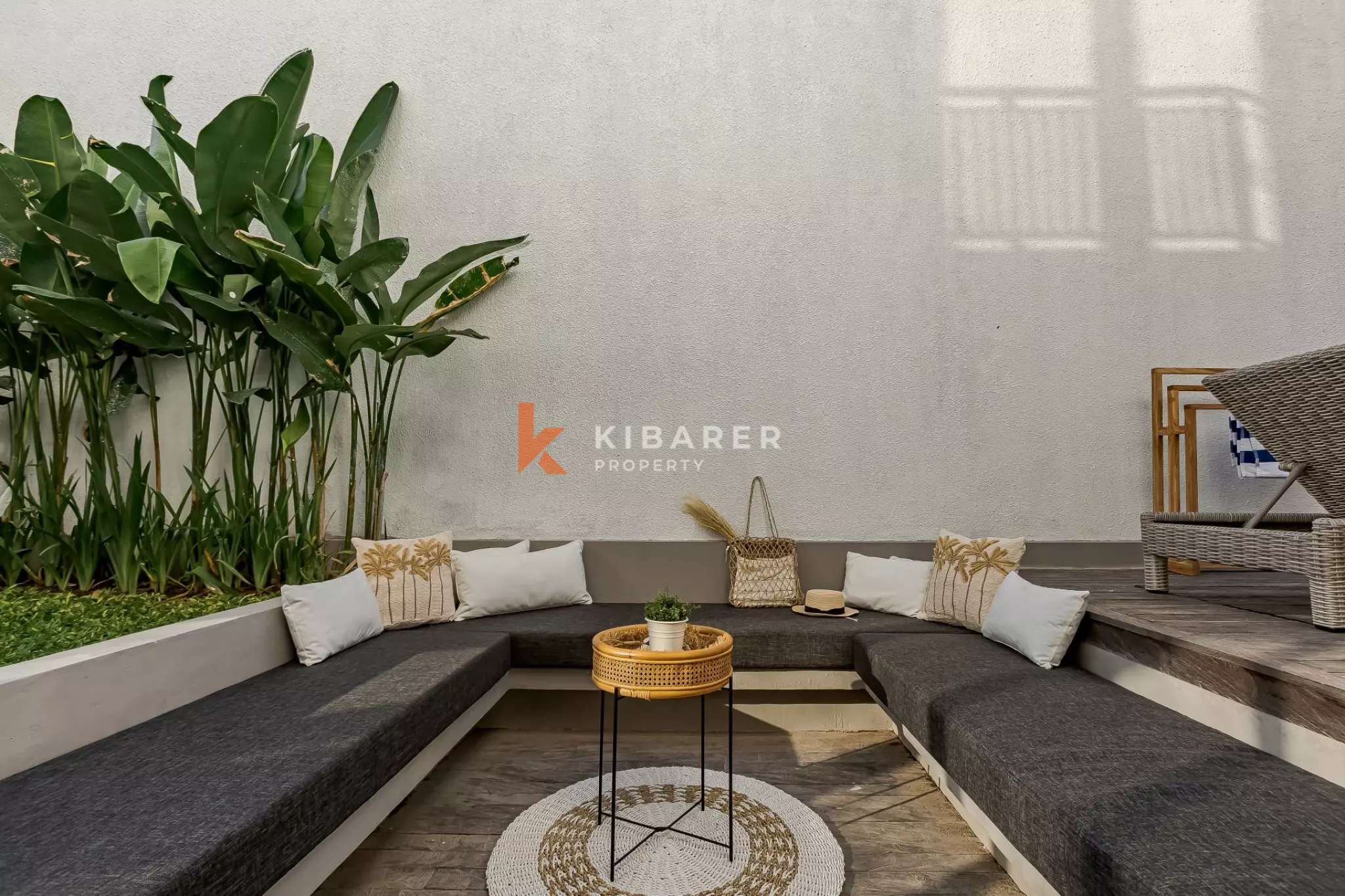 Villa Tiga Kamar Tidur Modern dan Segar di Jantung Canggu