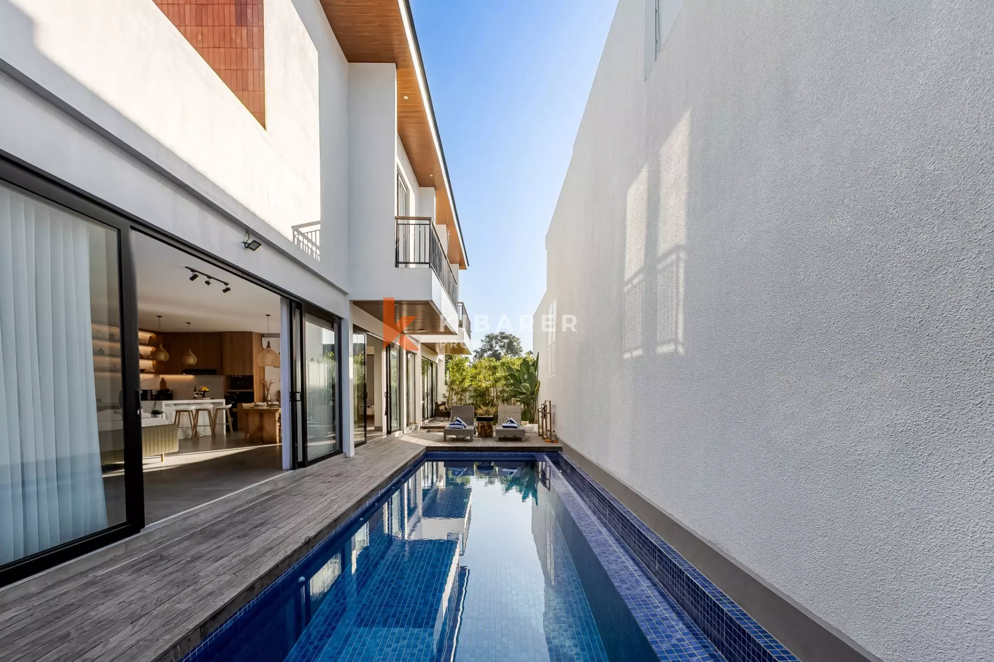 Villa Tiga Kamar Tidur Modern dan Segar di Jantung Canggu