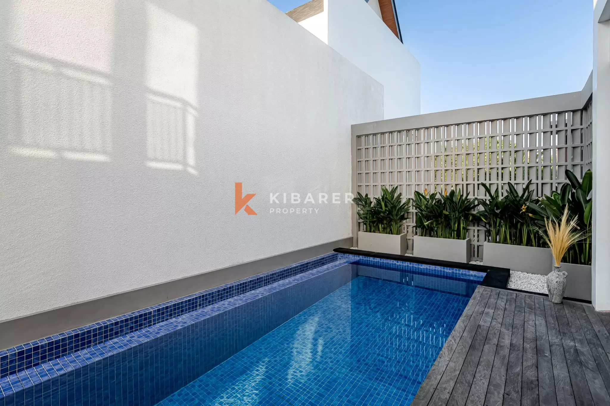 Villa Tiga Kamar Tidur Modern dan Segar di Jantung Canggu