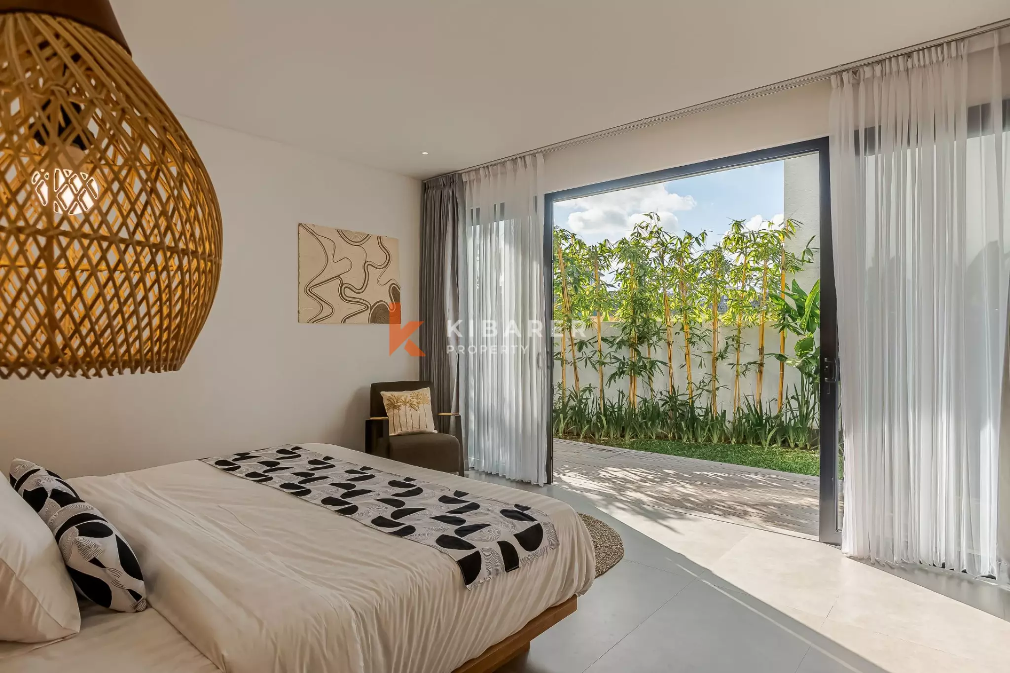 Villa Tiga Kamar Tidur Modern dan Segar di Jantung Canggu