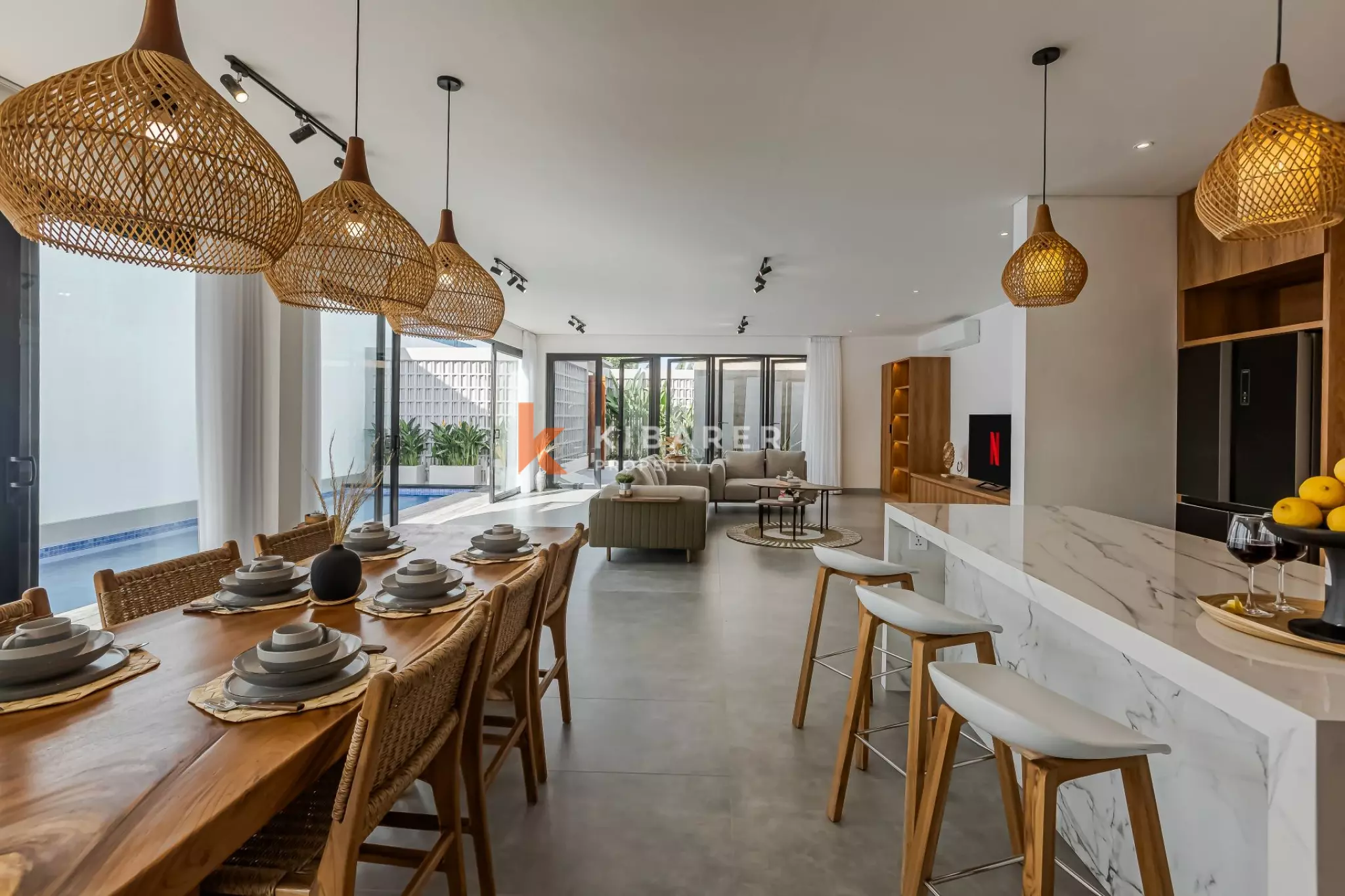 Villa Tiga Kamar Tidur Modern dan Segar di Jantung Canggu