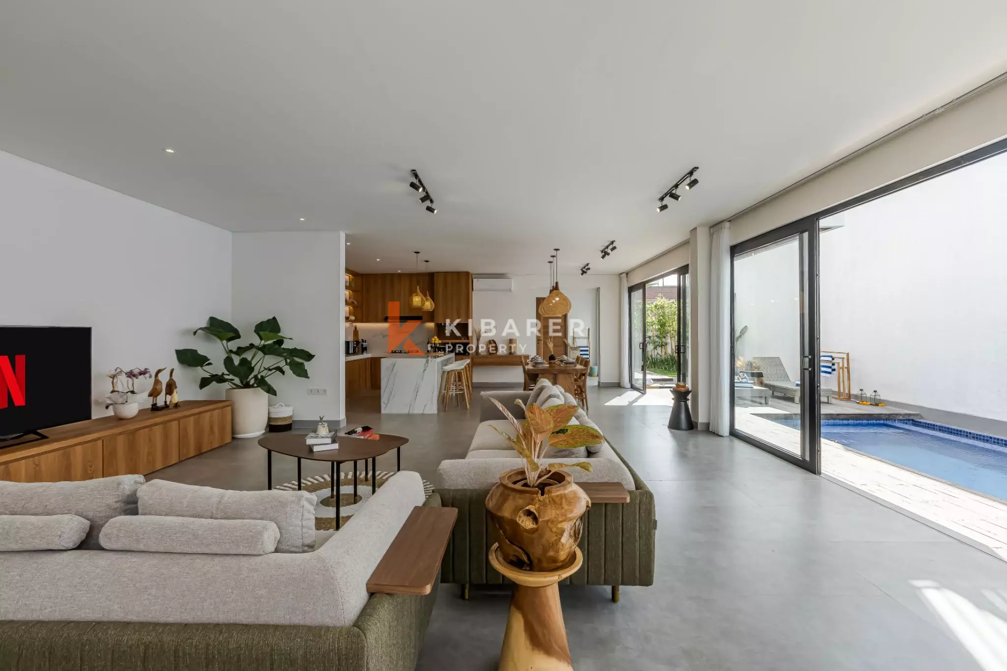 Villa Tiga Kamar Tidur Modern dan Segar di Jantung Canggu