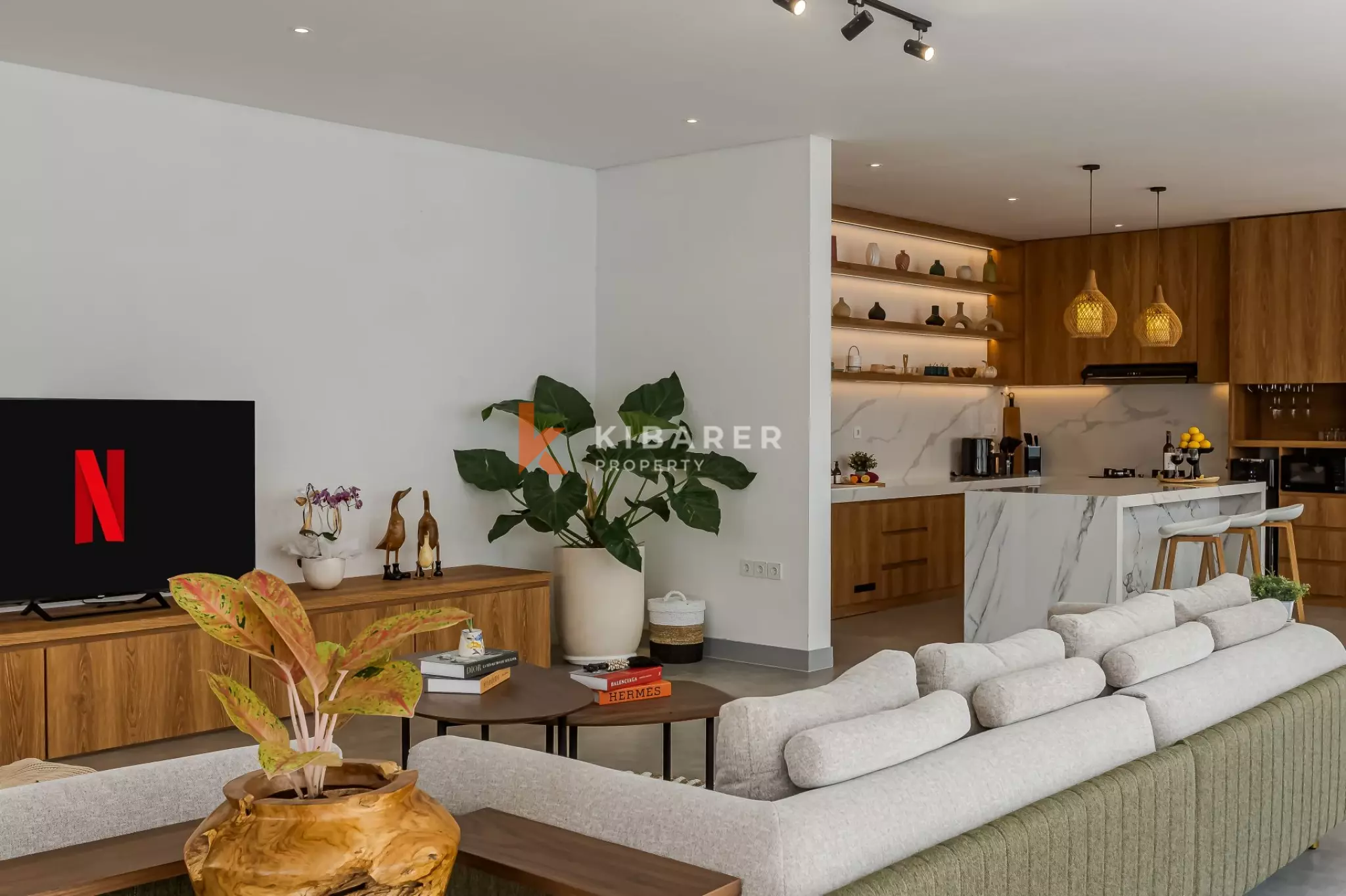 Villa Tiga Kamar Tidur Modern dan Segar di Jantung Canggu