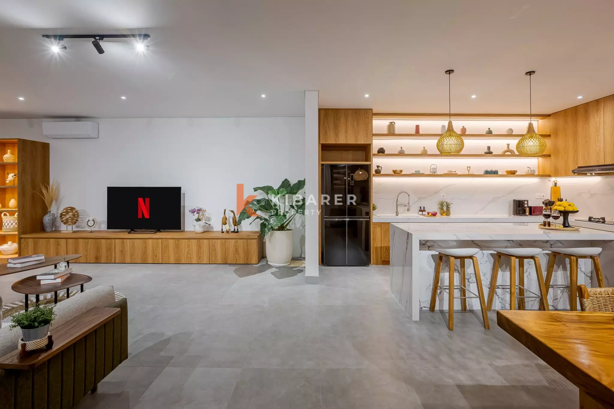 Villa Tiga Kamar Tidur Modern dan Segar di Jantung Canggu