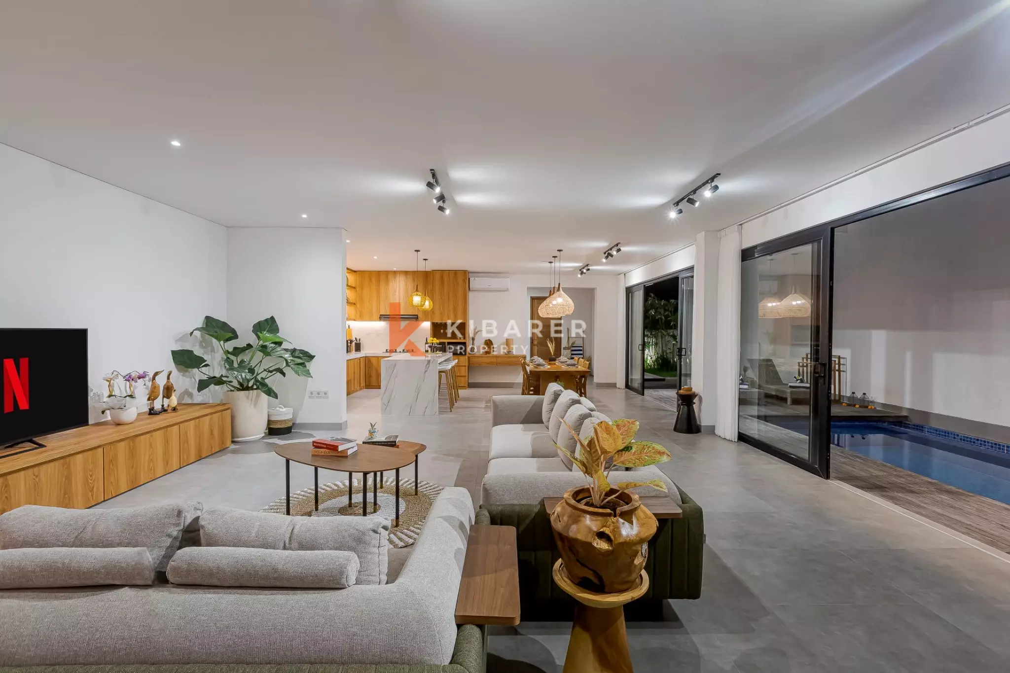 Villa Tiga Kamar Tidur Modern dan Segar di Jantung Canggu