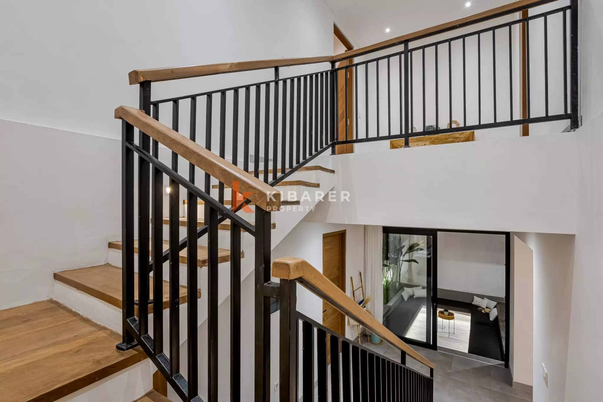 Villa Tiga Kamar Tidur Modern dan Segar di Jantung Canggu