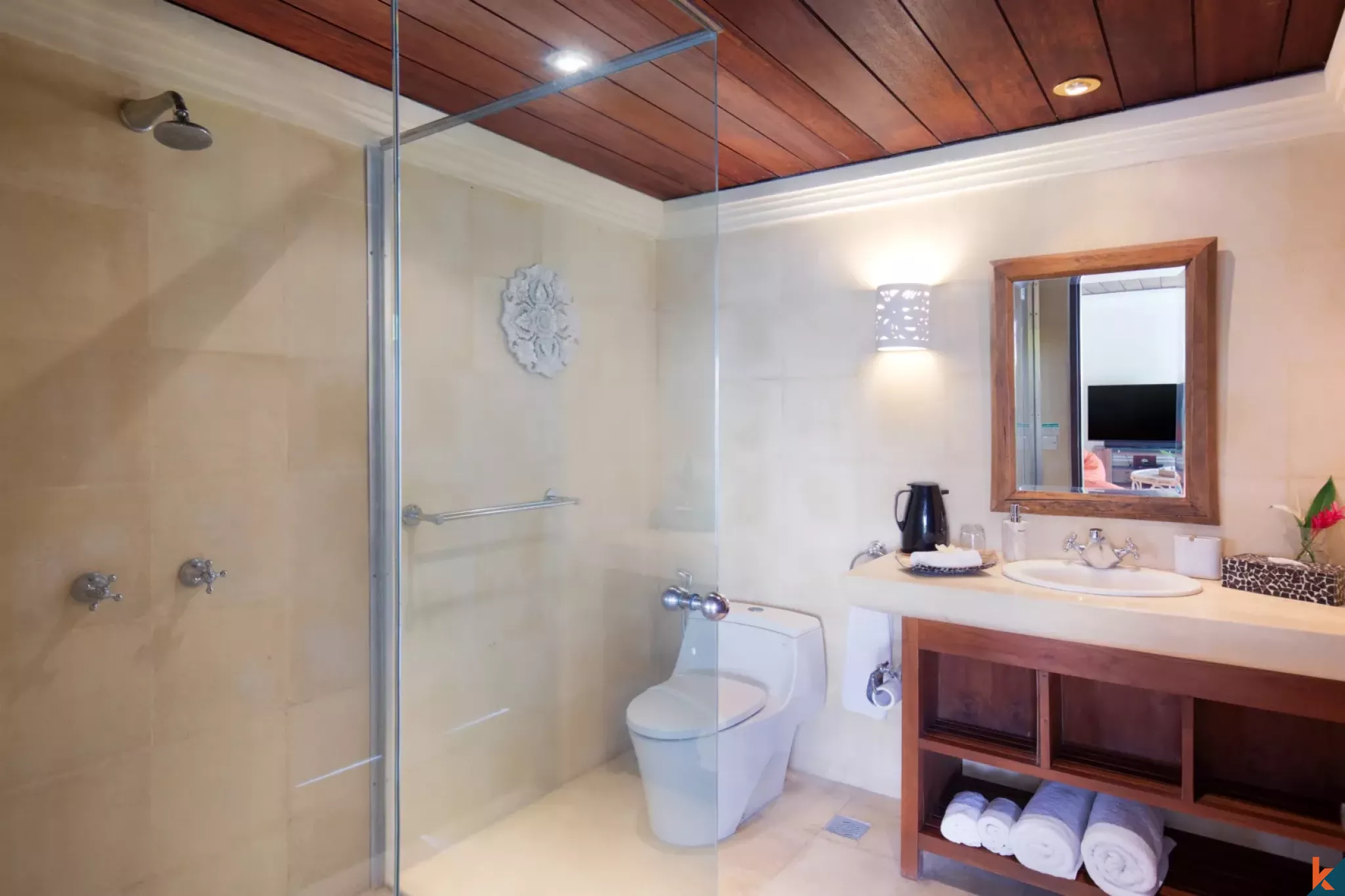 Gorgeous Four Bedroom Freehold Real Estate with Traditional Influences in Pererenan