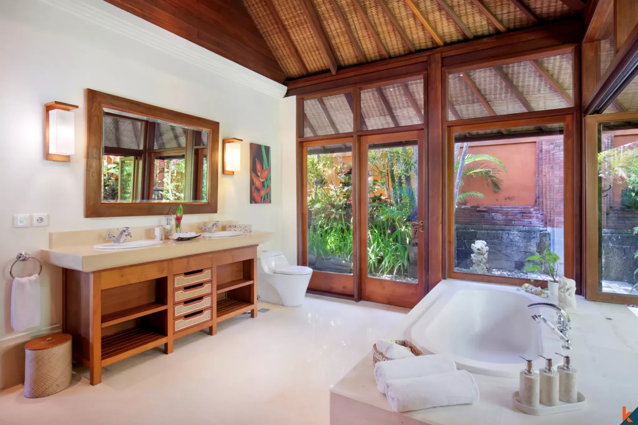 Gorgeous Four Bedroom Freehold Real Estate with Traditional Influences in Pererenan