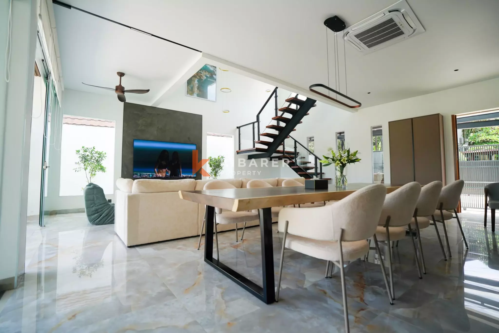 Luxe Four Bedroom Villa with Scenic Rooftop in Canggu (Minimum 3 Months)