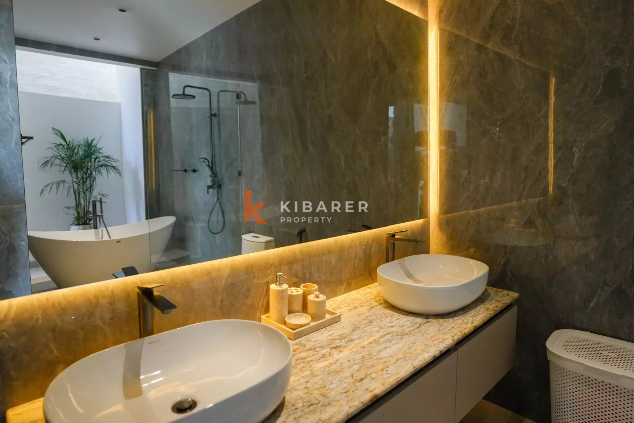 Luxe Four Bedroom Villa with Scenic Rooftop in Canggu (Minimum 3 Months)