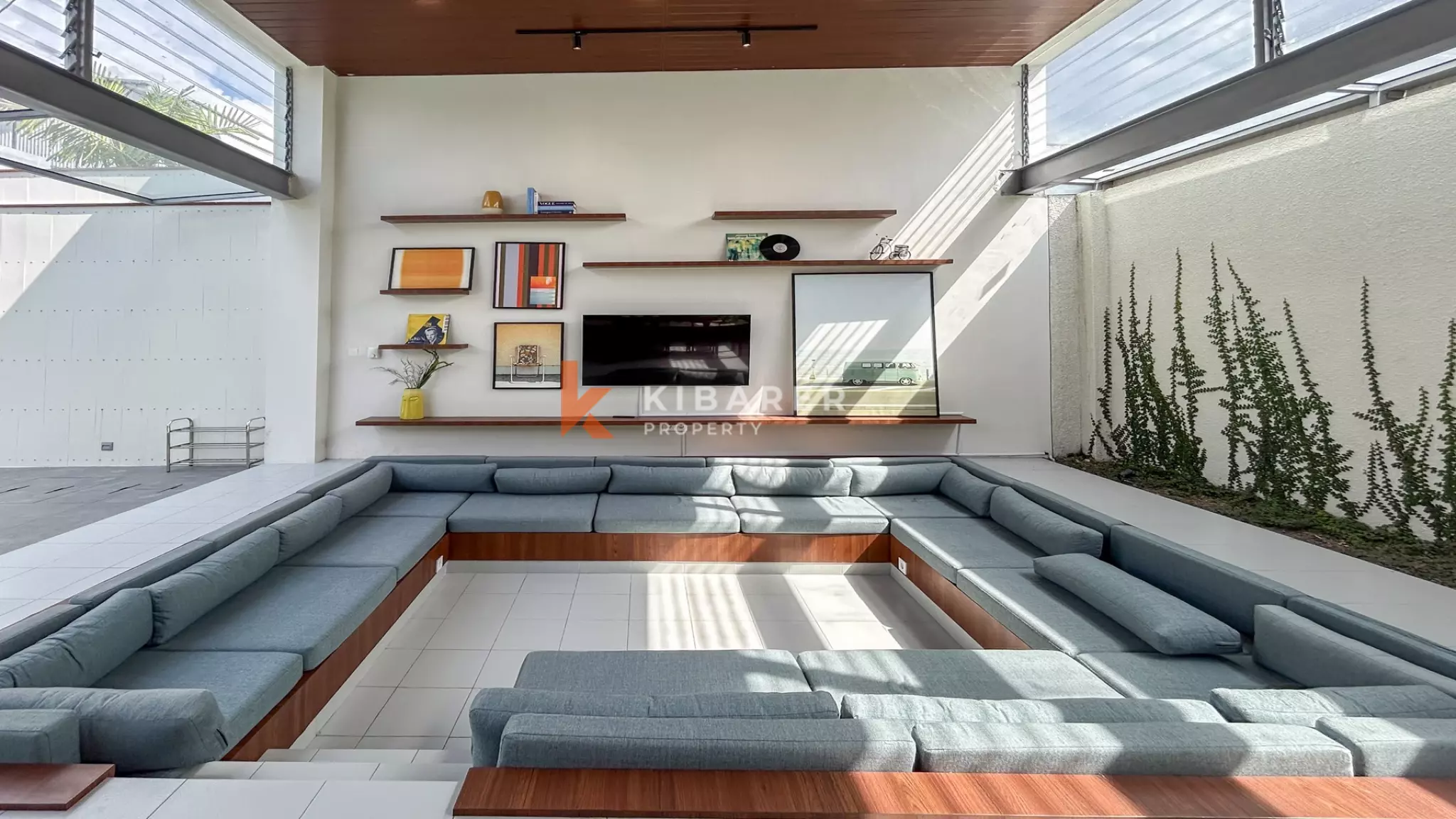 Modern Minimalist Villa with Private Pool and Open Living Spaces in Canggu