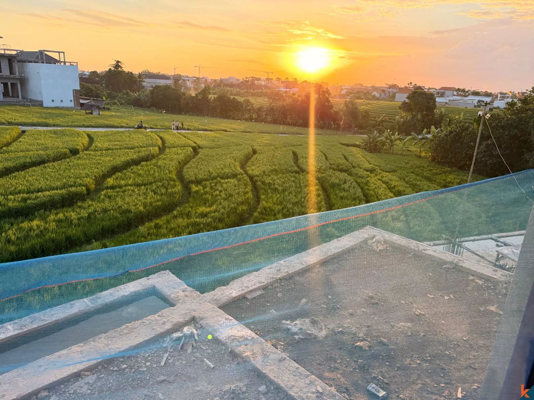 Villa paisible de deux chambres en bail emphytéotique à Berawa avec une vue imprenable sur les rizières (livraison T4 2026)