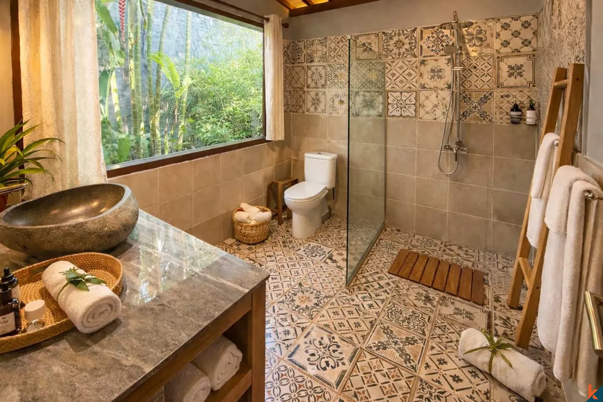 Fabulous Five Bedroom Joglo Style Leasehold Estate in Babakan