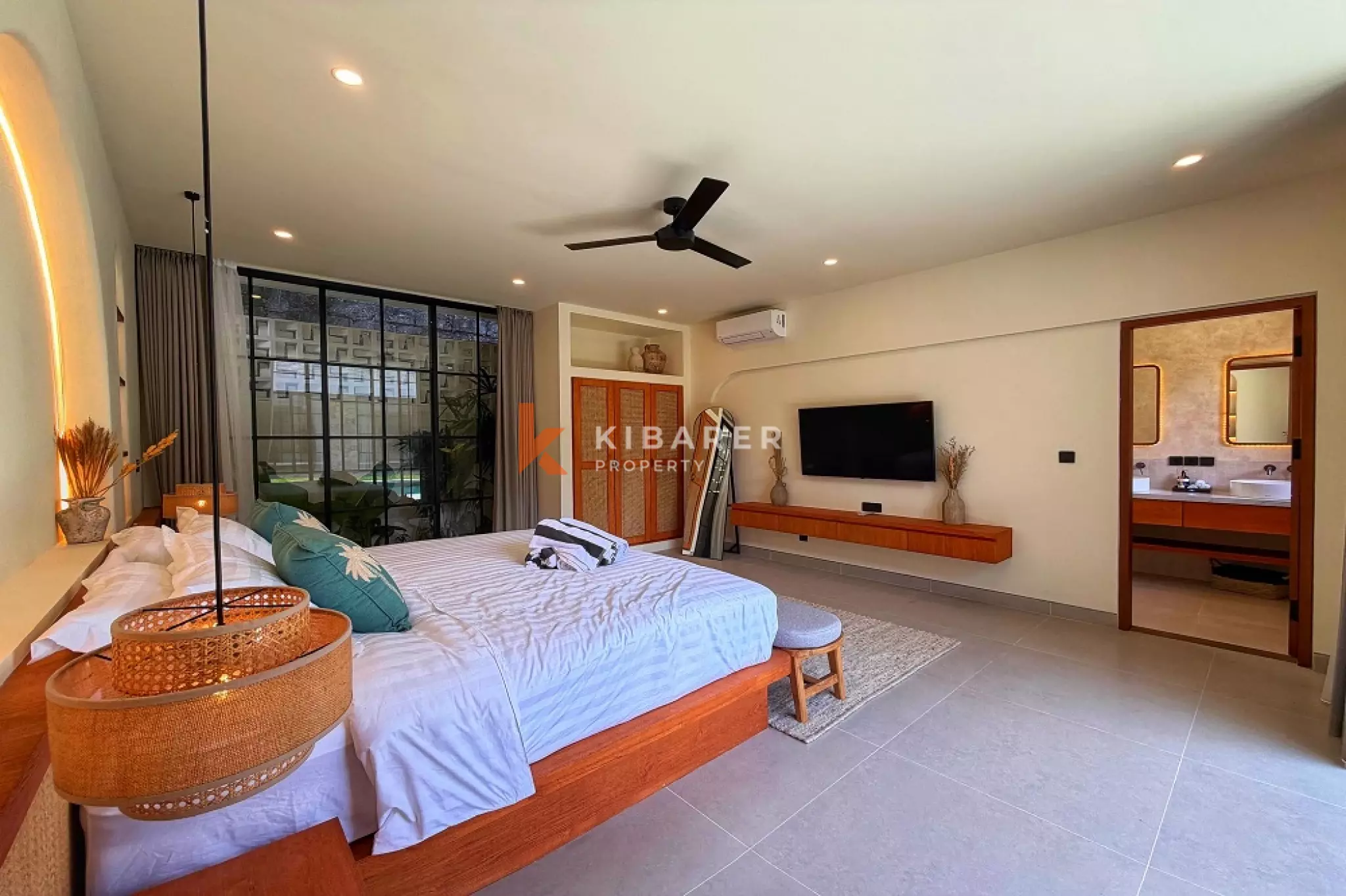 Rare Single-Level Four-Bedrooms Luxury Villa in Side Canggu (AVAILABLE MID FEB 2026)