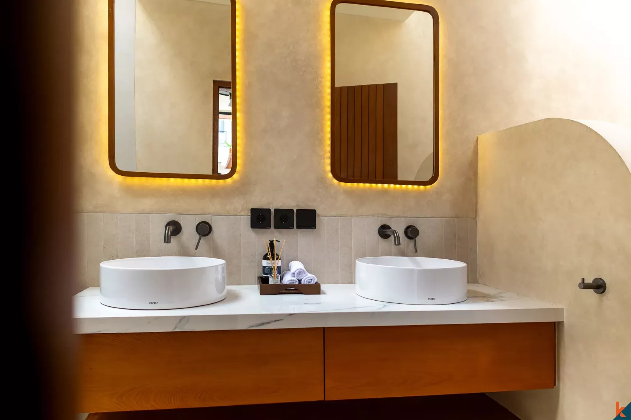 Brand New Four Bedroom Leasehold Tropical Style Villa in Tibubeneng