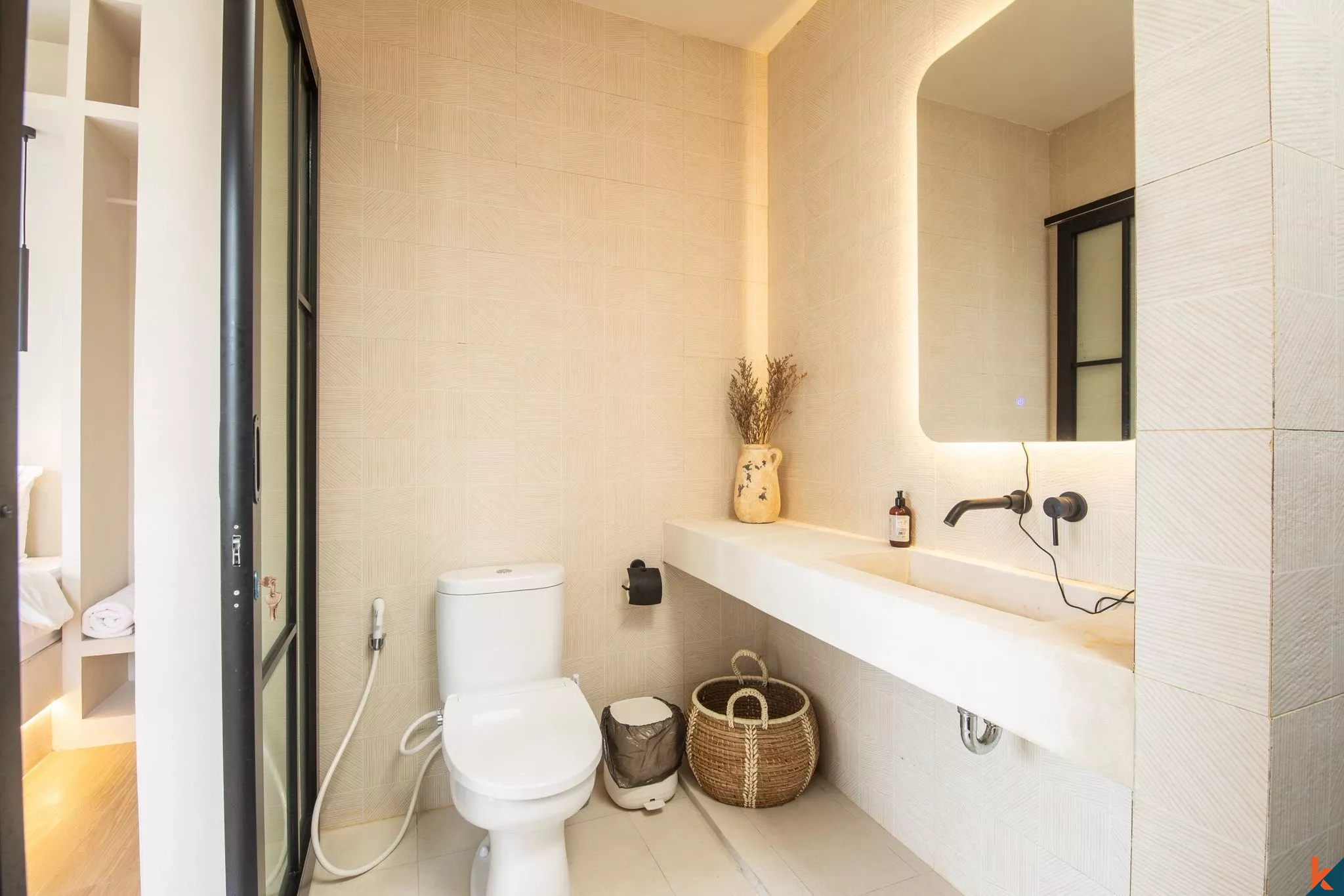 Luxury 4-Bedroom Villa with Private Pool & Stunning Rice Field Views in Tibubeneng