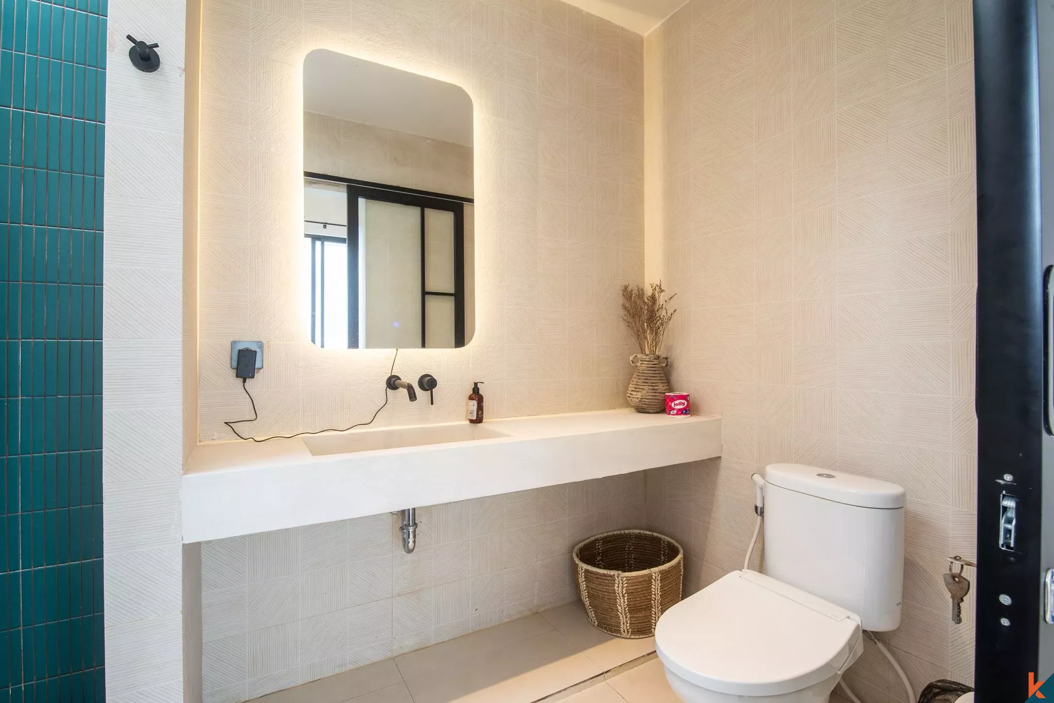 Luxury 4-Bedroom Villa with Private Pool & Stunning Rice Field Views in Tibubeneng